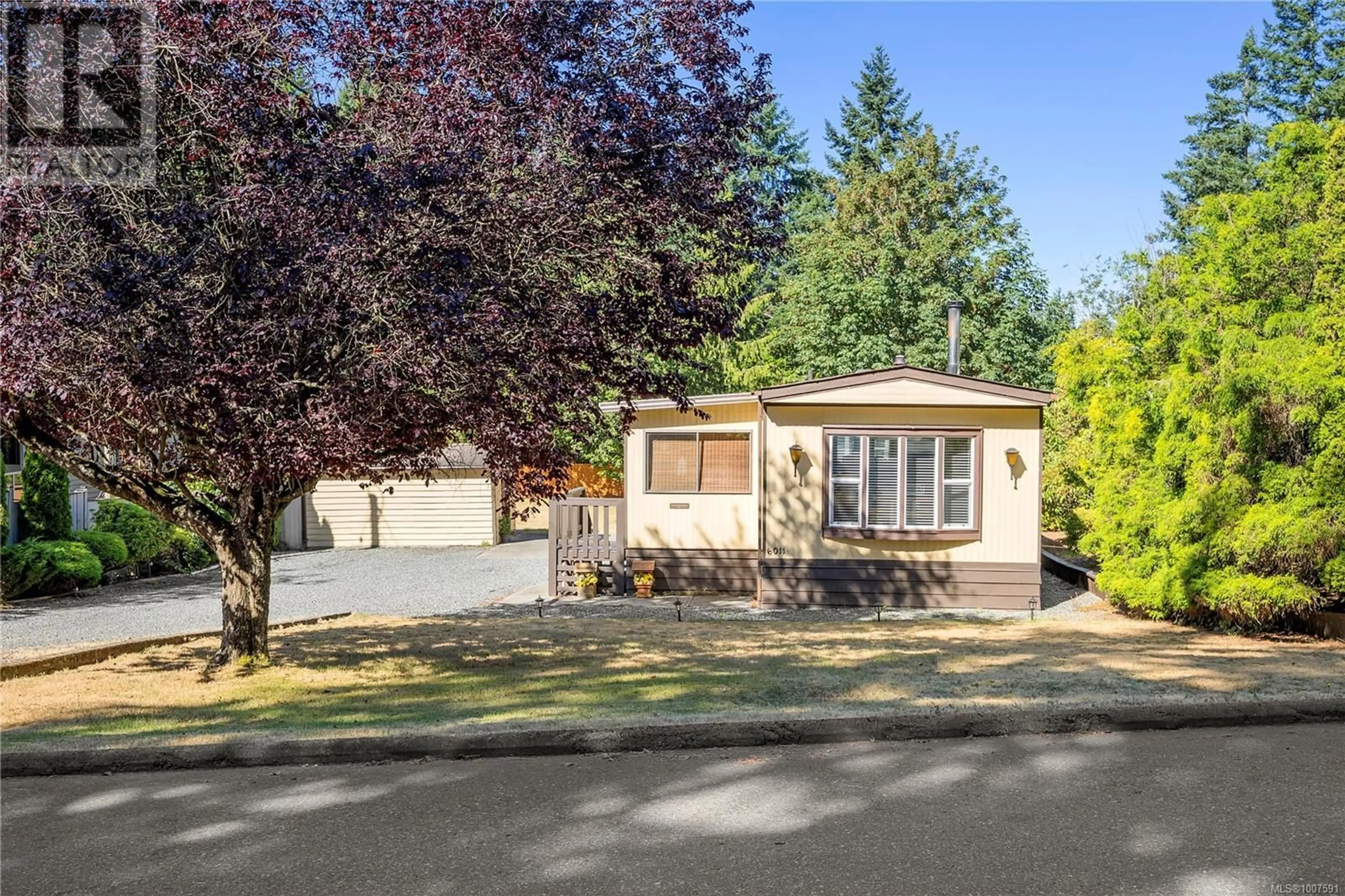 Home with vinyl exterior material, street for 6011 PINE RIDGE CRESCENT, Nanaimo British Columbia V9T2N8