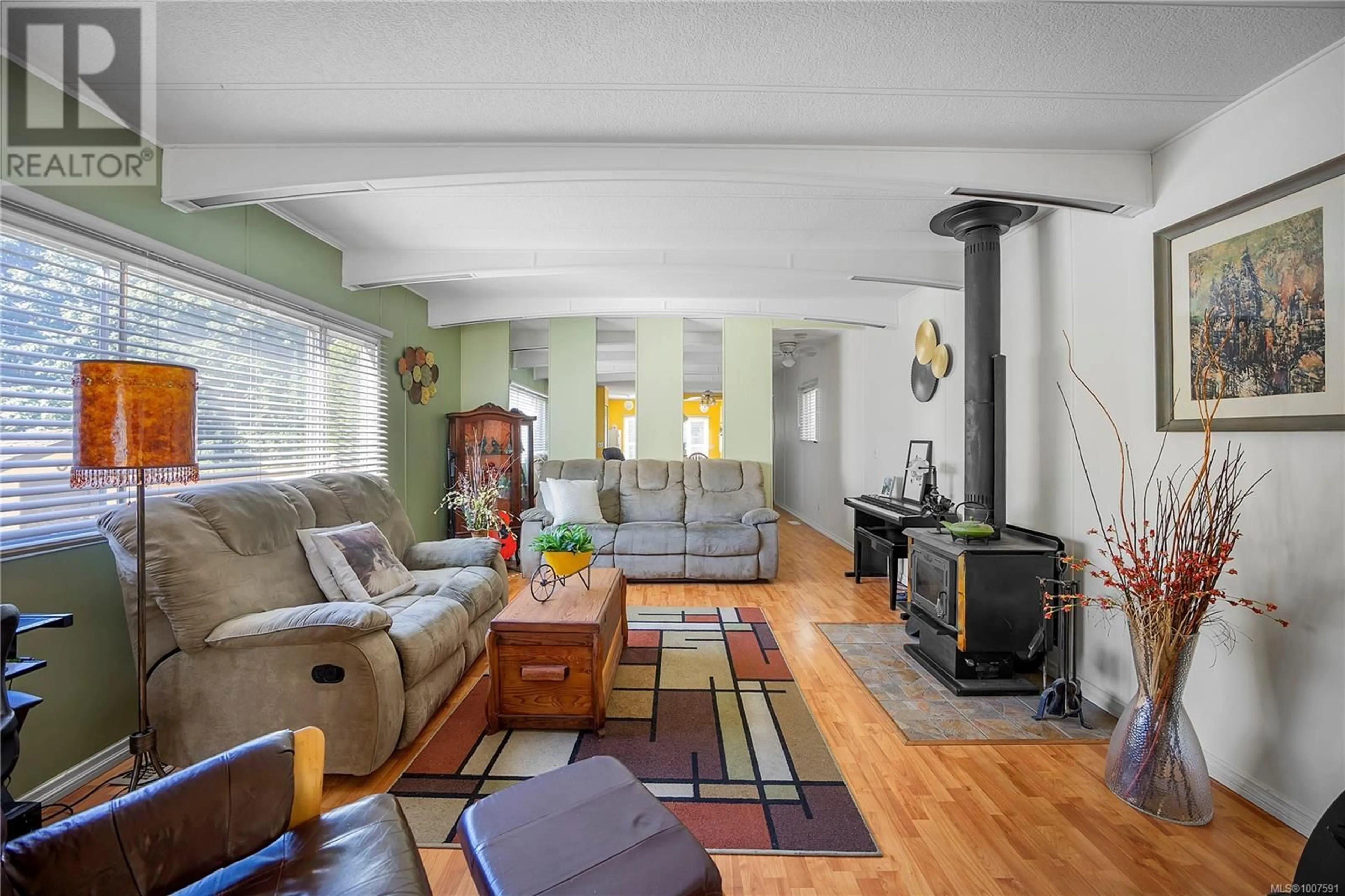 Living room with furniture, unknown for 6011 PINE RIDGE CRESCENT, Nanaimo British Columbia V9T2N8