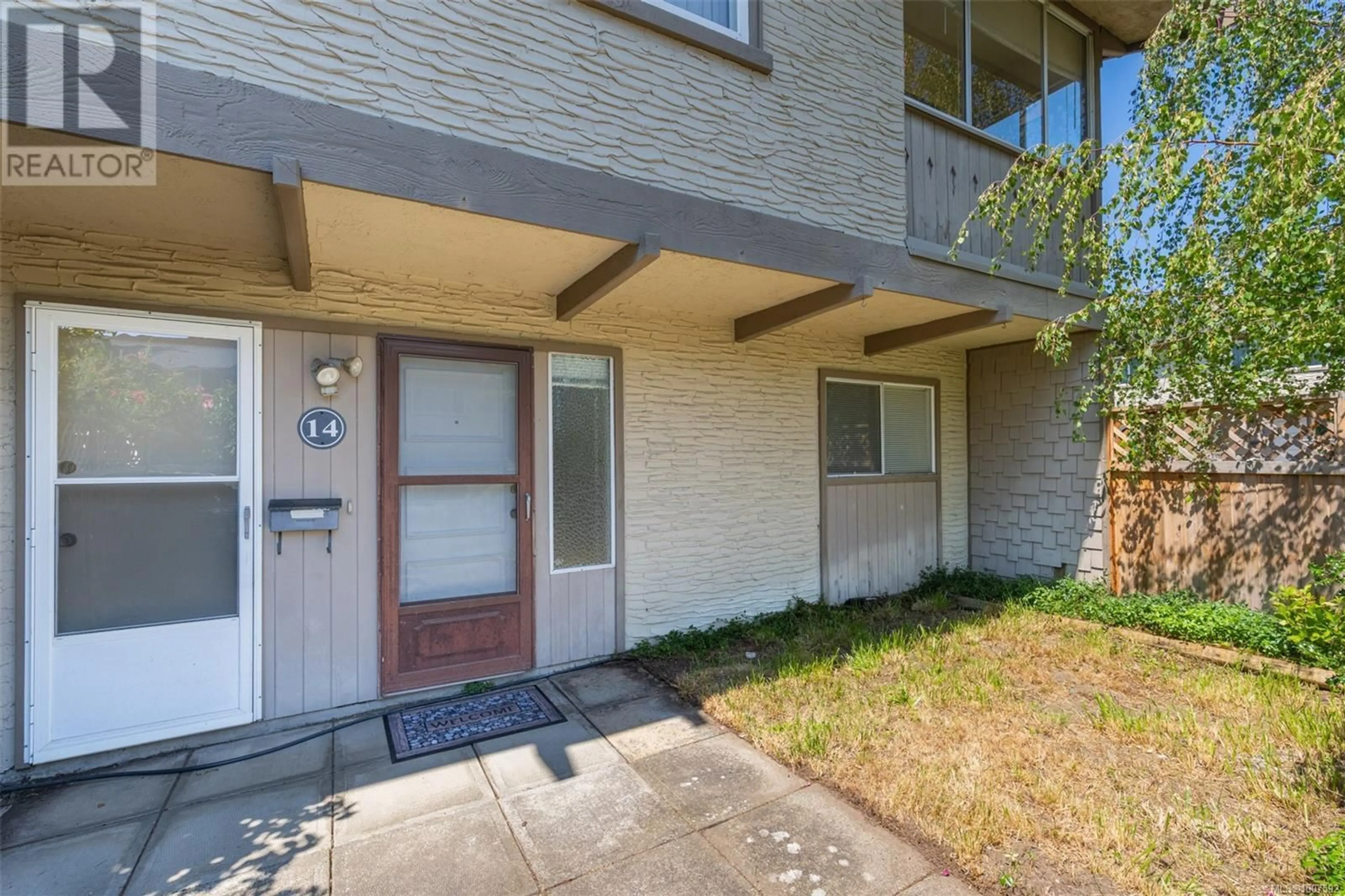 Patio, street for 14 - 1705 FELTHAM ROAD, Saanich British Columbia V8N2A4