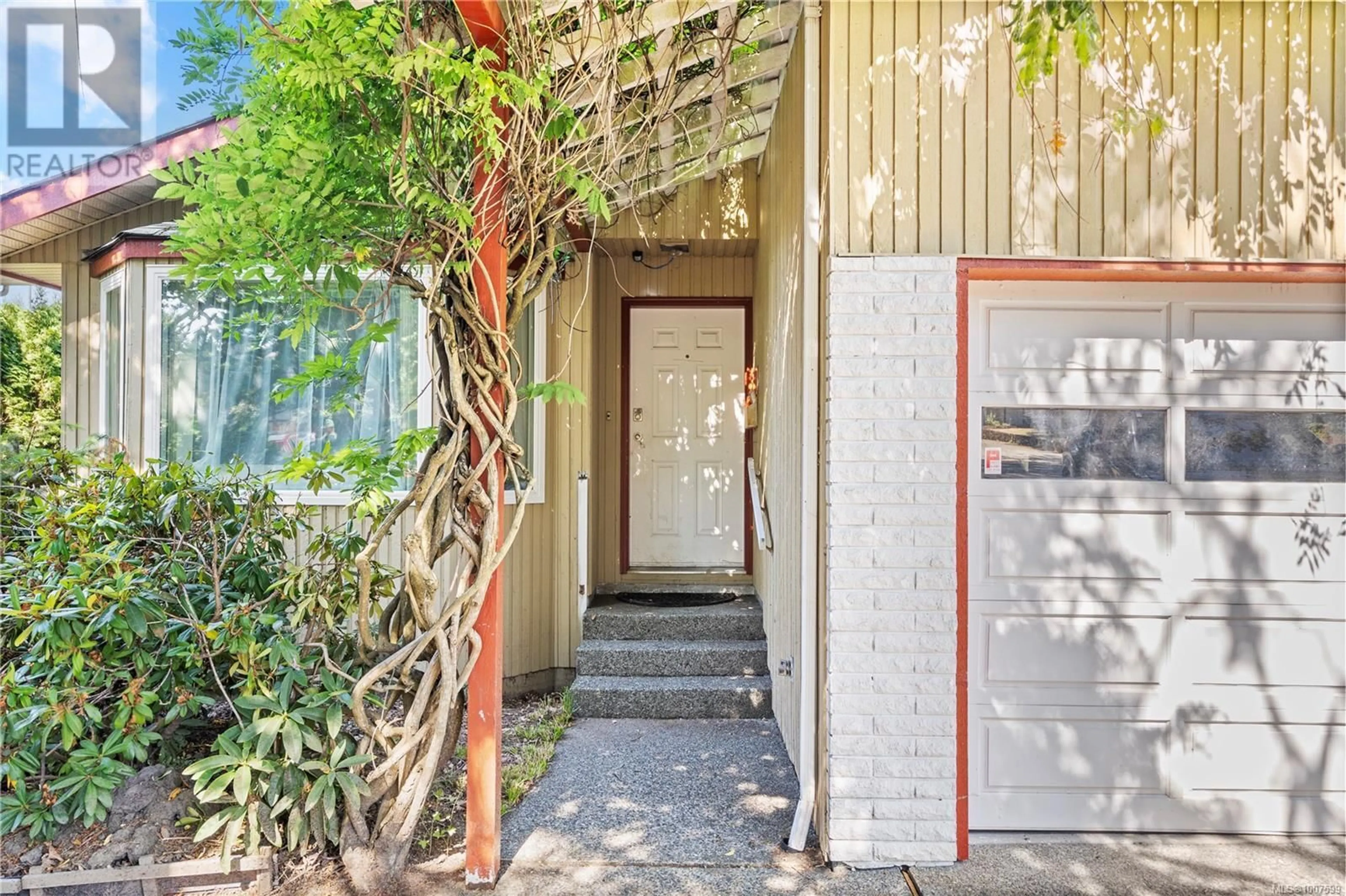 Indoor entryway for 4412 TYNDALL AVENUE, Saanich British Columbia V8N3S1