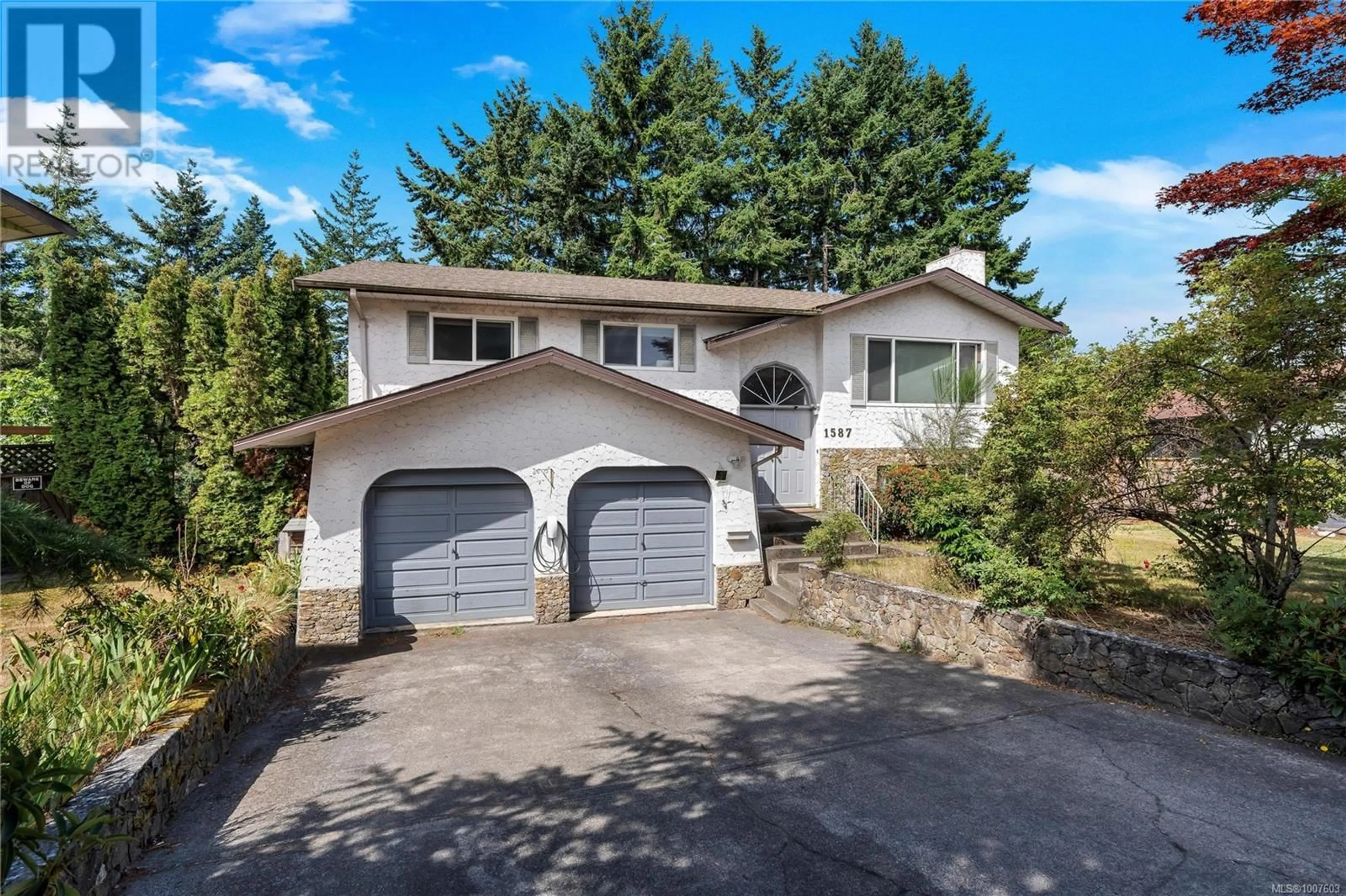 Home with vinyl exterior material, street for 1587 JUDOBA PLACE, Saanich British Columbia V8X5V4