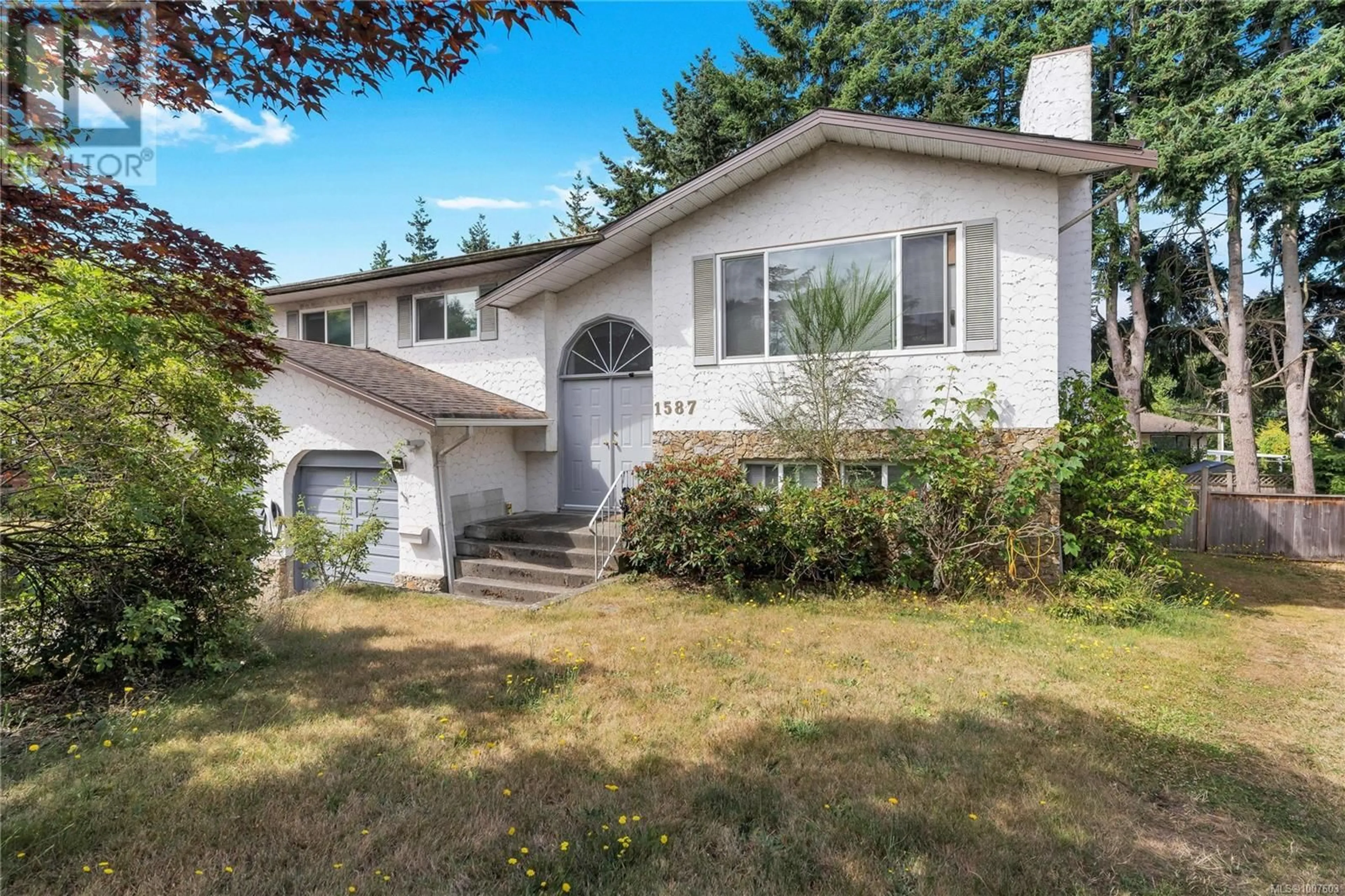 Home with vinyl exterior material, street for 1587 JUDOBA PLACE, Saanich British Columbia V8X5V4