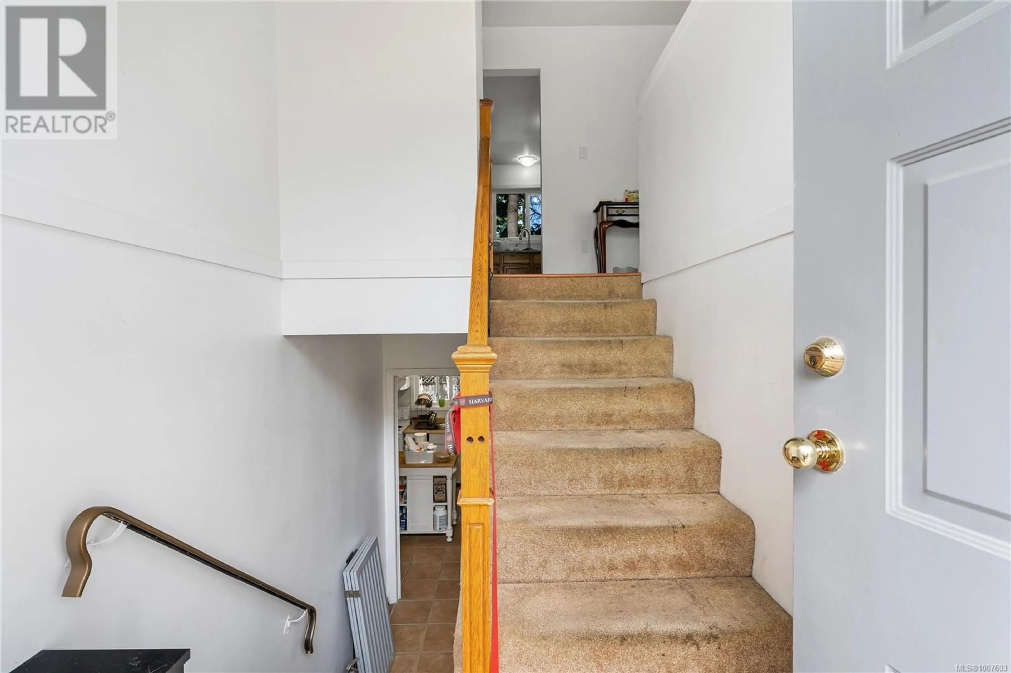 Stairs for 1587 JUDOBA PLACE, Saanich British Columbia V8X5V4