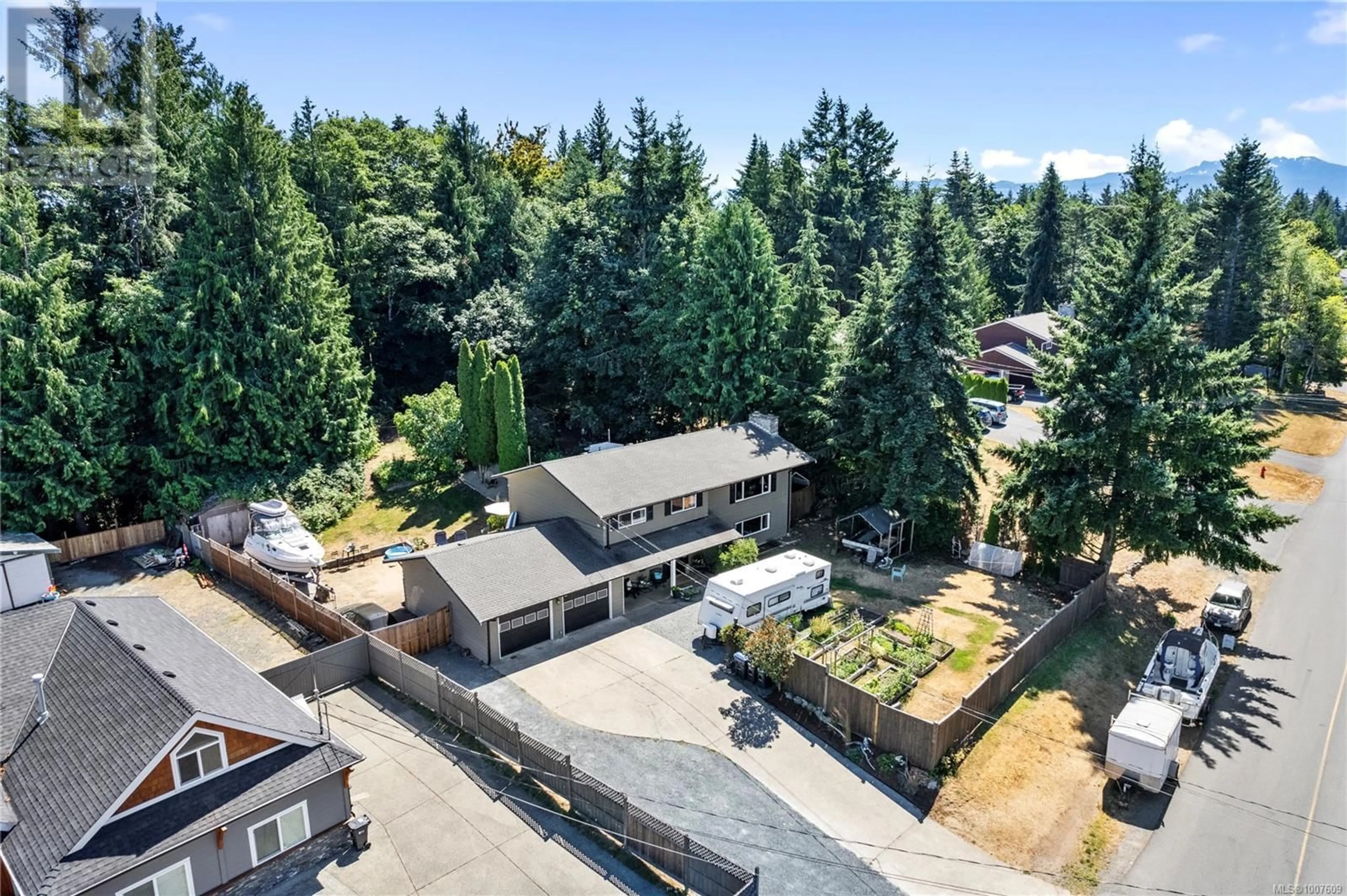 A pic from outside/outdoor area/front of a property/back of a property/a pic from drone, mountain view for 1526 SUNRISE DRIVE, Parksville British Columbia V9P1X7