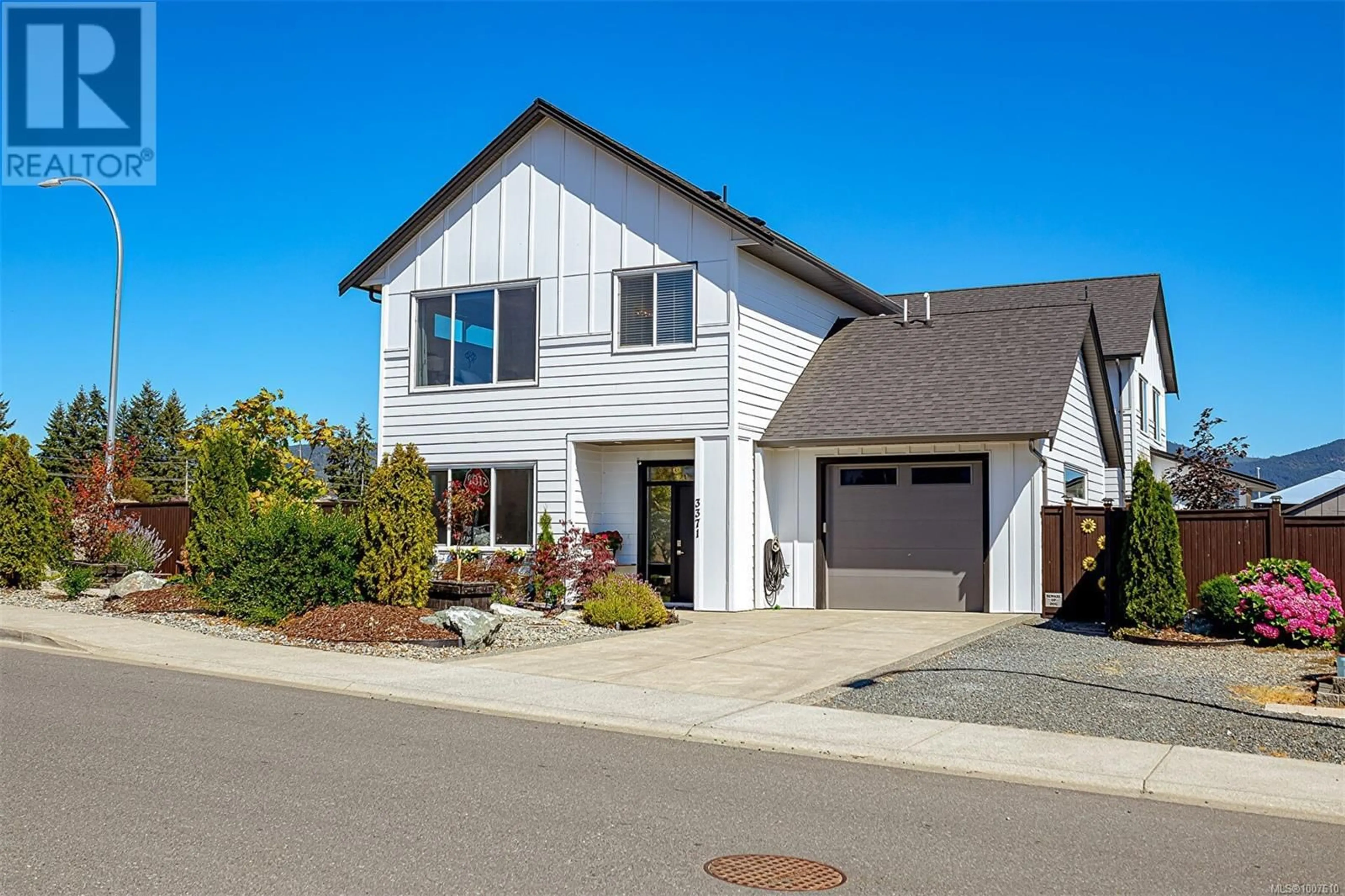 Home with vinyl exterior material, street for 3371 SKINNER ROAD, Duncan British Columbia V9L0G7