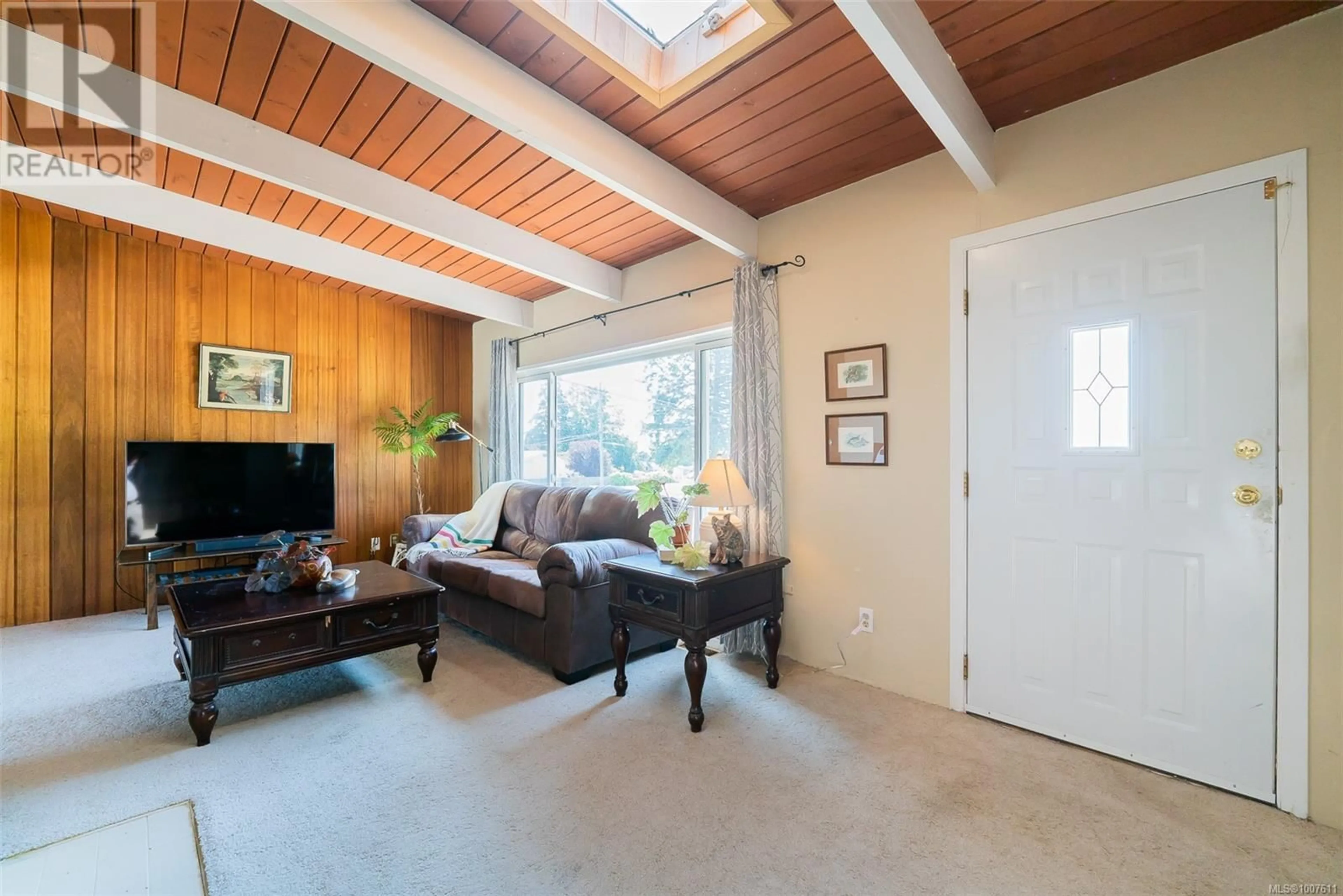 Living room with furniture, unknown for 1090 DUFFERIN CRESCENT, Nanaimo British Columbia V9S2B6