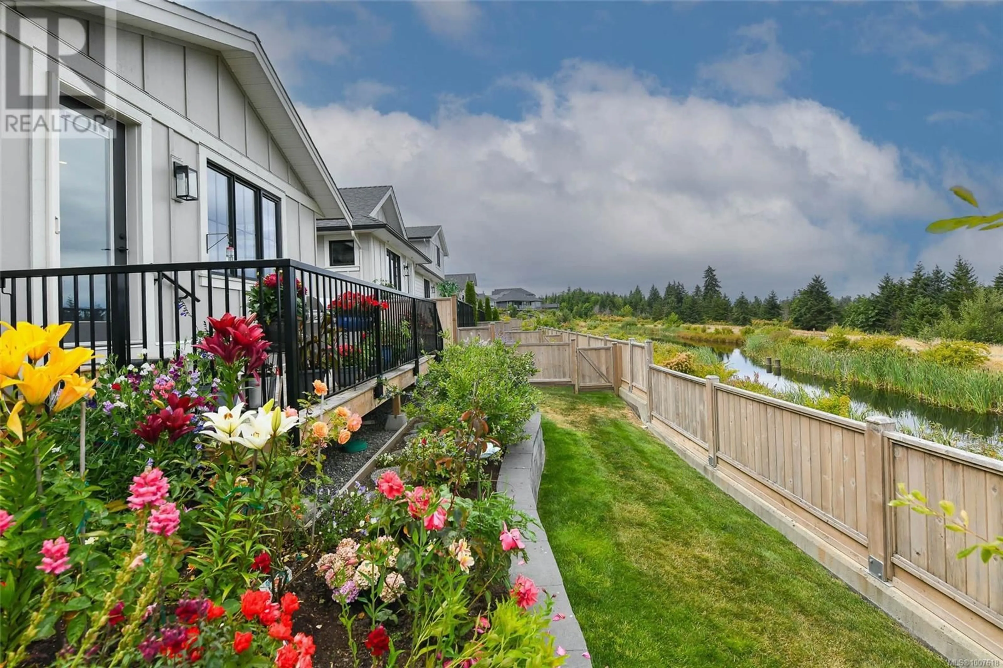 Patio, water/lake/river/ocean view for 105 - 4098 BUCKSTONE ROAD, Courtenay British Columbia V9N0H2