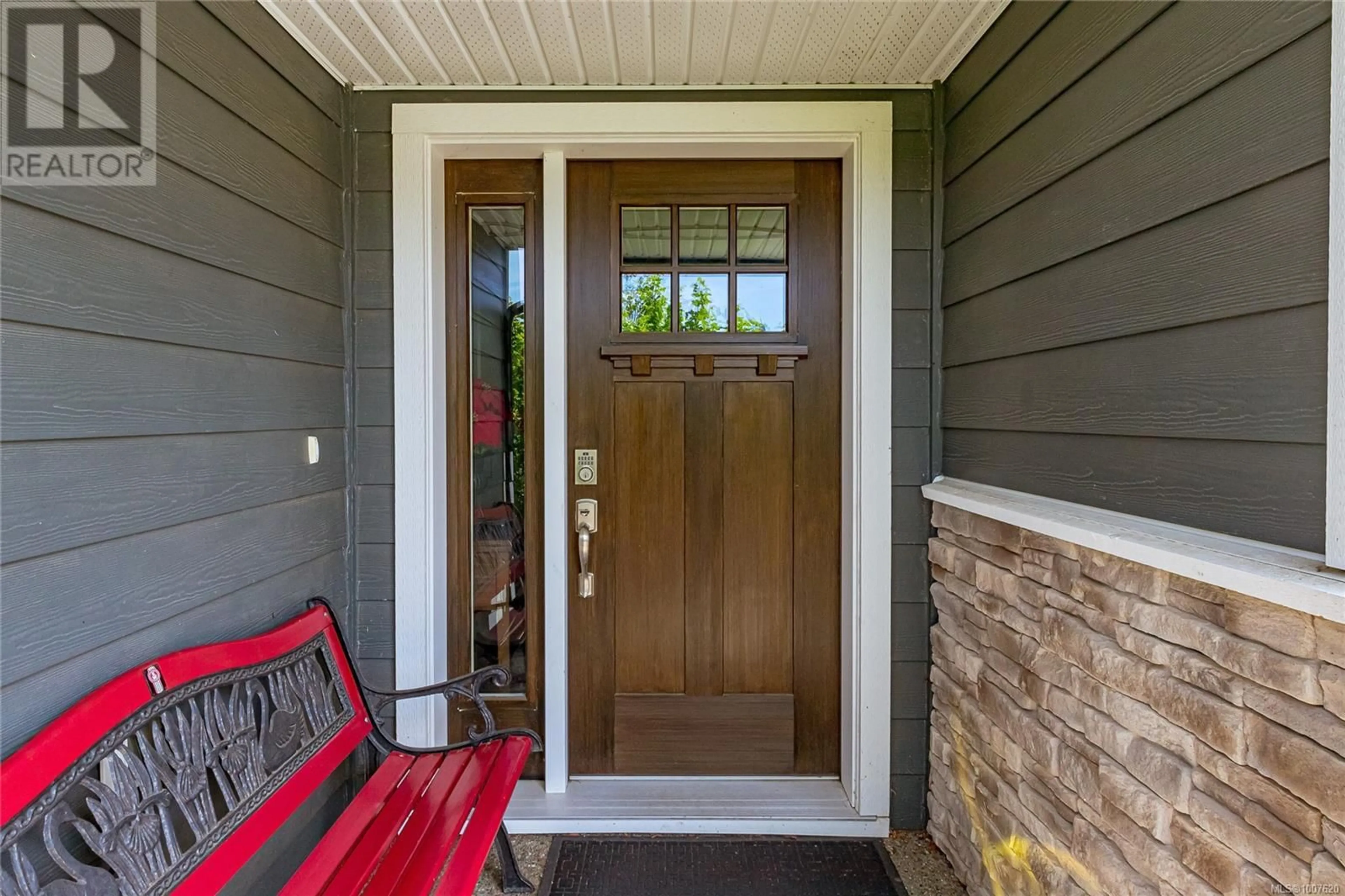 Indoor entryway for 6903 BURR DRIVE, Sooke British Columbia V9Z0L1
