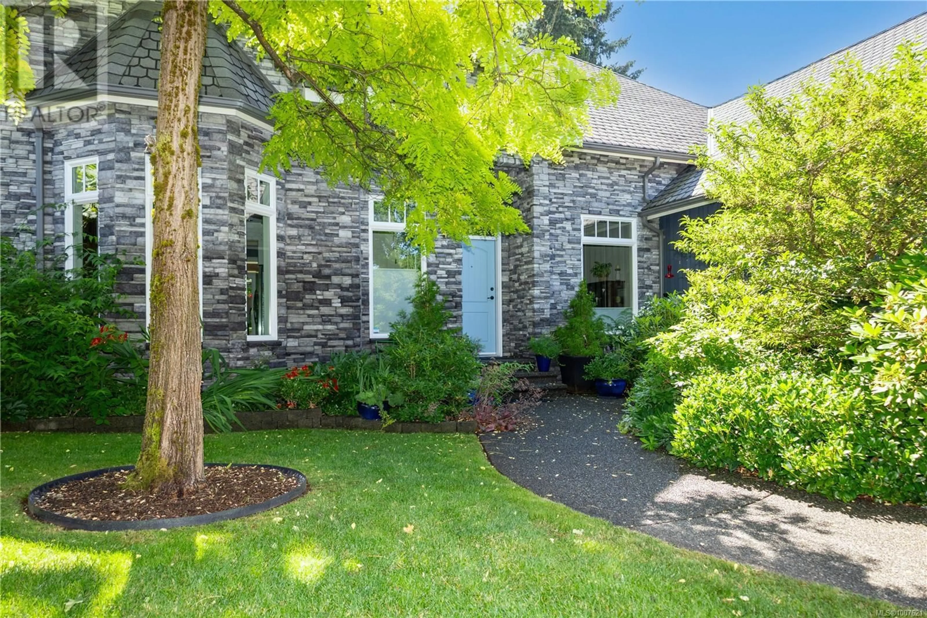 Home with brick exterior material, street for 595 EDGEWOOD DRIVE, Campbell River British Columbia V9W8H1