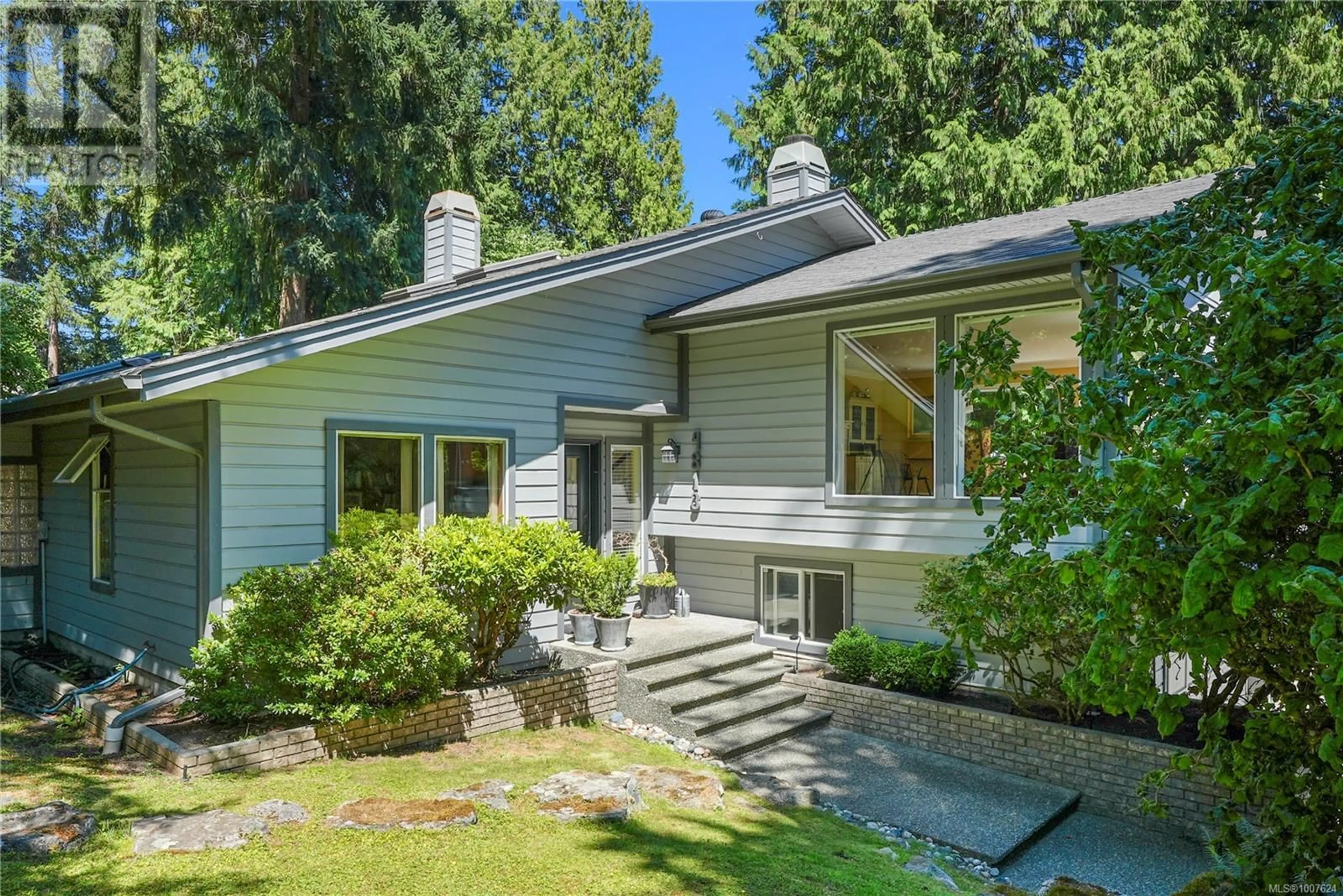 Home with vinyl exterior material, street for 4813 SEA RIDGE DRIVE, Saanich British Columbia V8Y3B6