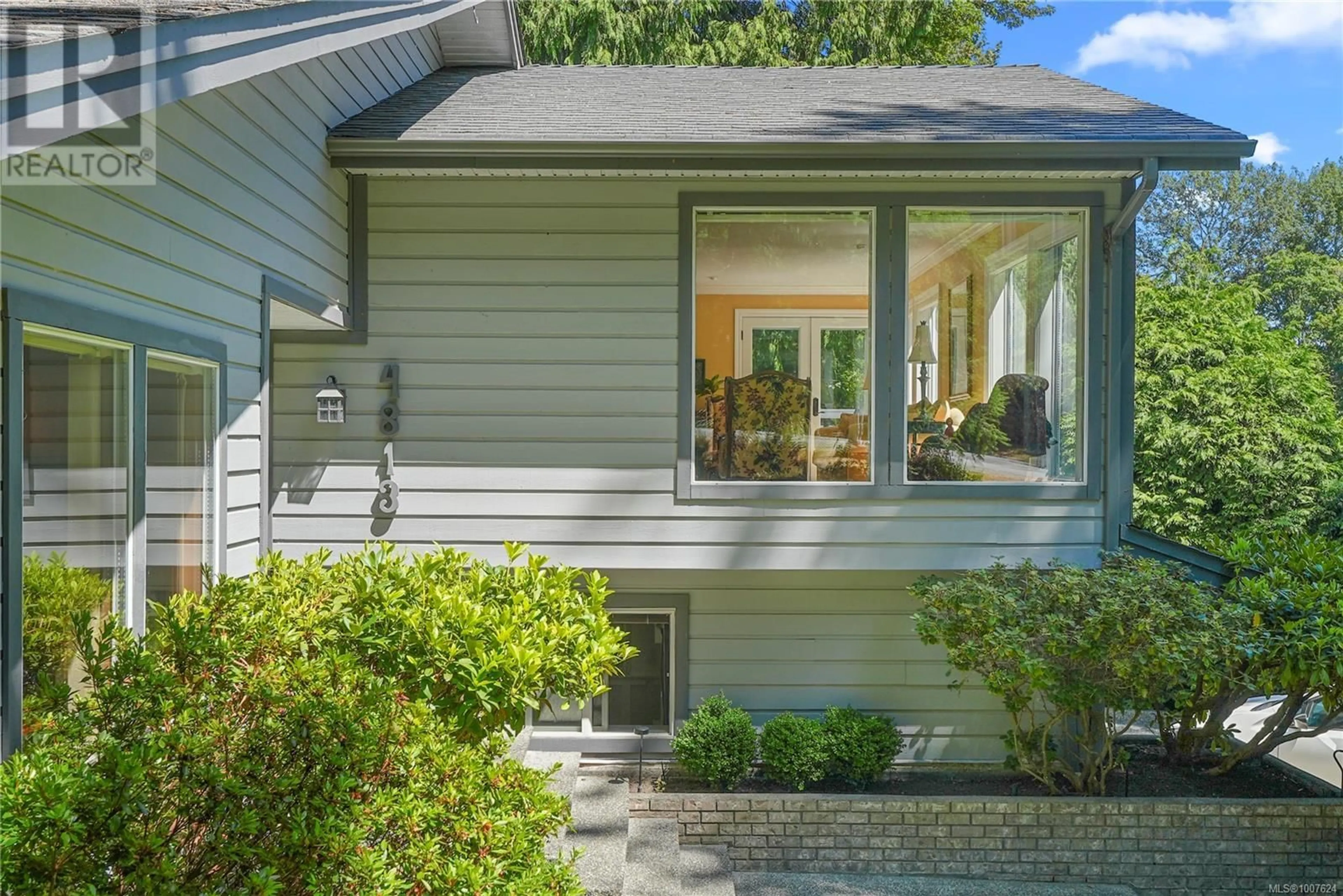 Home with vinyl exterior material, street for 4813 SEA RIDGE DRIVE, Saanich British Columbia V8Y3B6