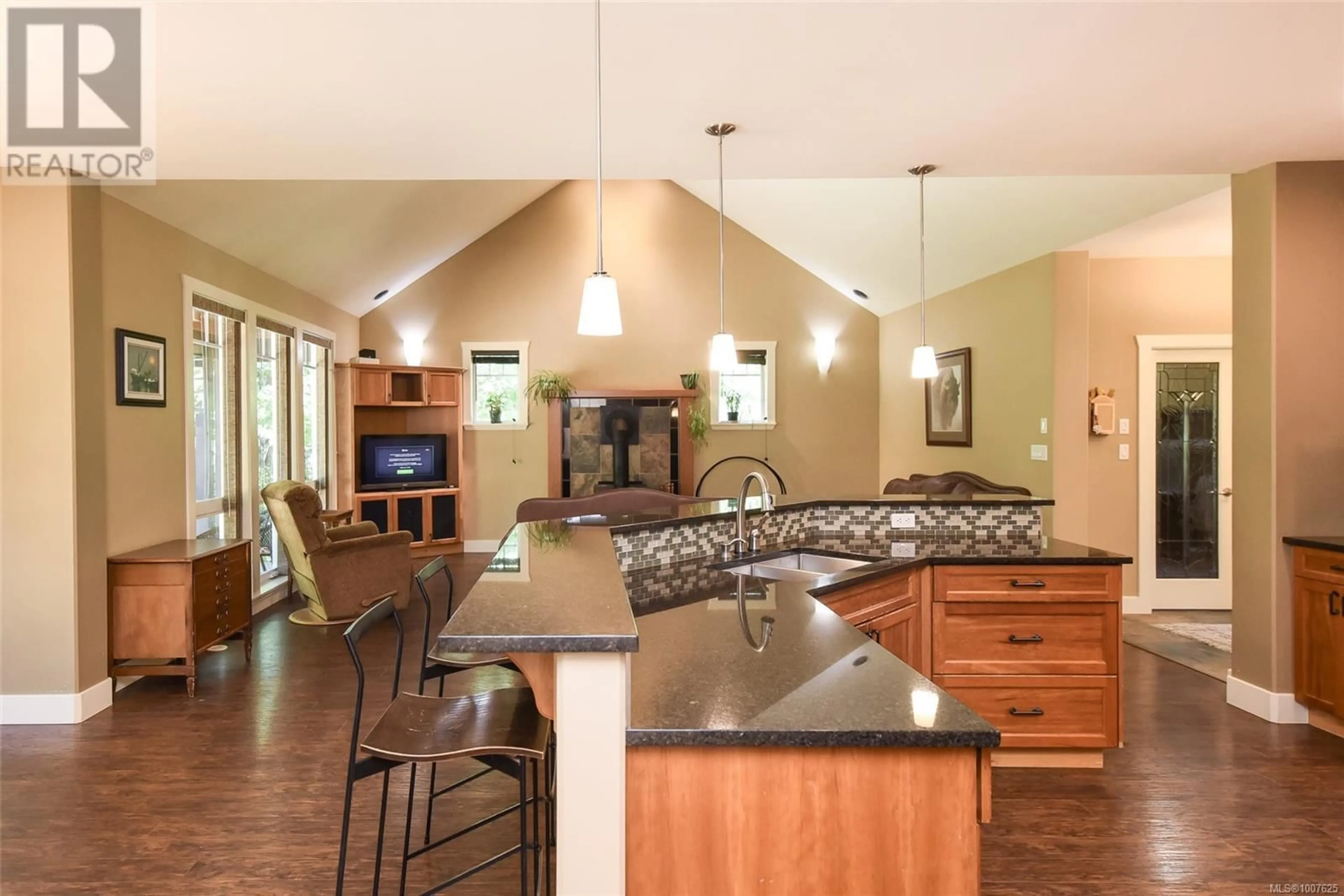 Open concept kitchen, ceramic/tile floor for 3476/3470 HEATHER ROAD, Black Creek British Columbia V9J1E5