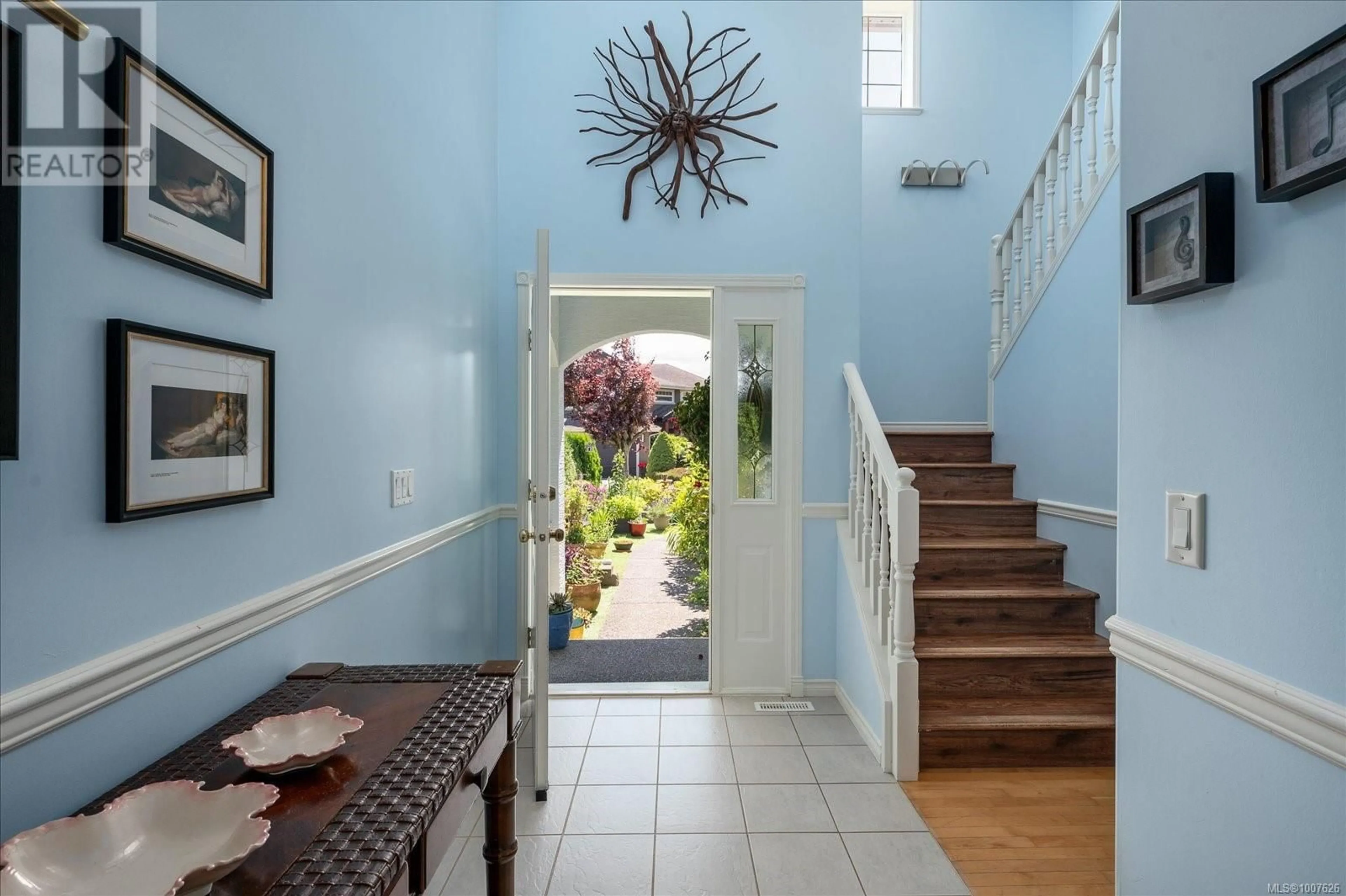 Indoor entryway for 5804 QUARRY CRESCENT, Nanaimo British Columbia V9T6H9