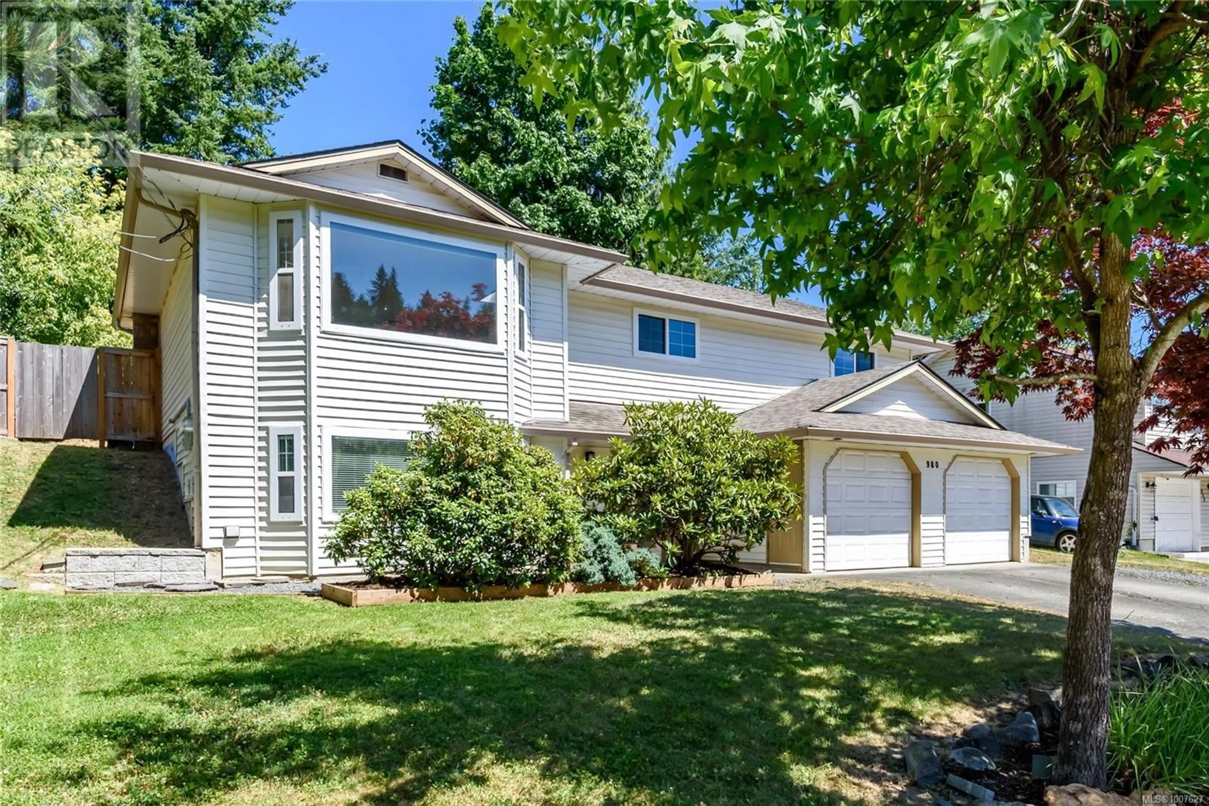 Home with vinyl exterior material, street for 980 SPRINGBOK ROAD, Campbell River British Columbia V9W6J5