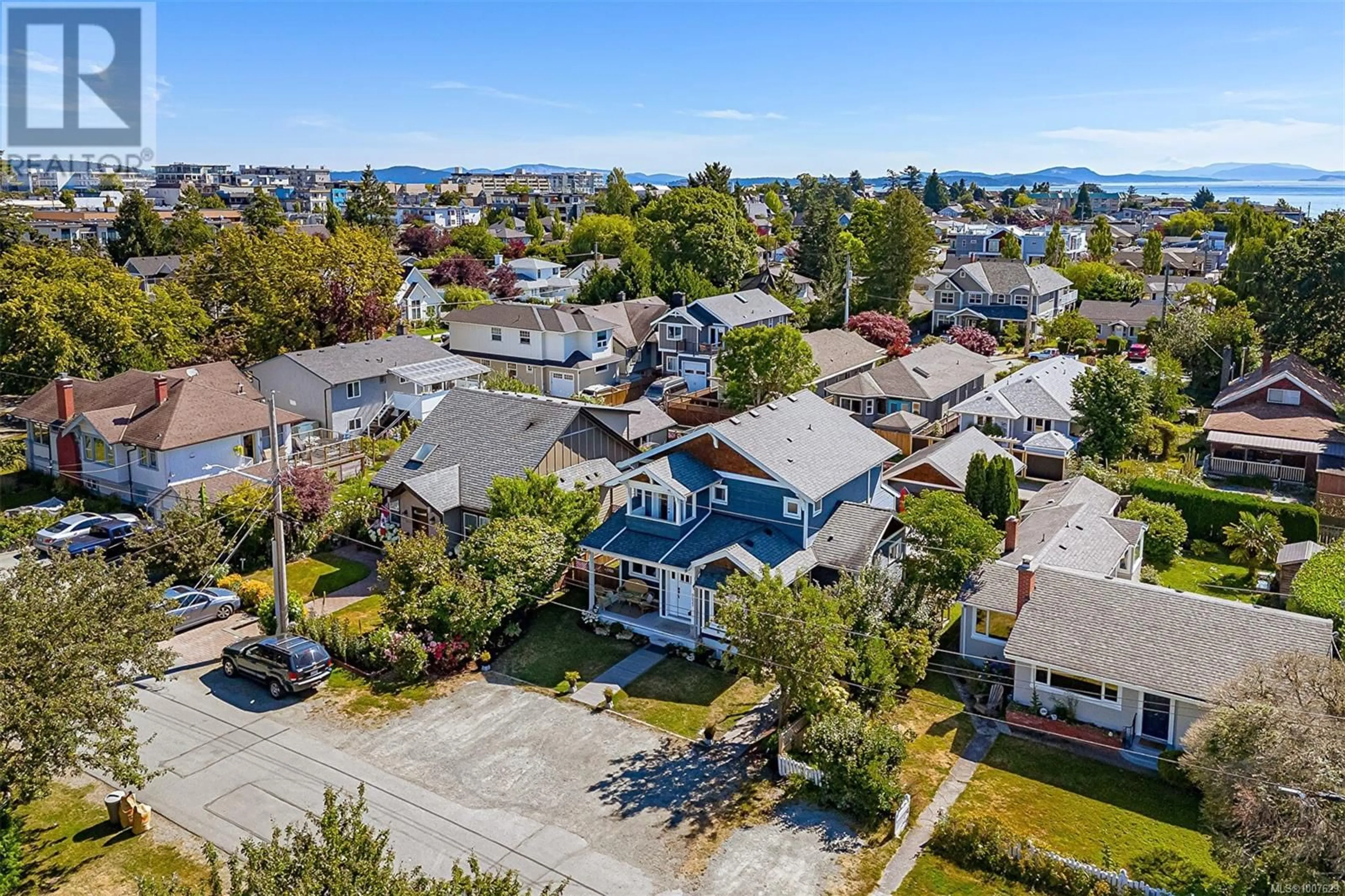 A pic from outside/outdoor area/front of a property/back of a property/a pic from drone, street for 9625 SEVENTH STREET, Sidney British Columbia V8L2V4