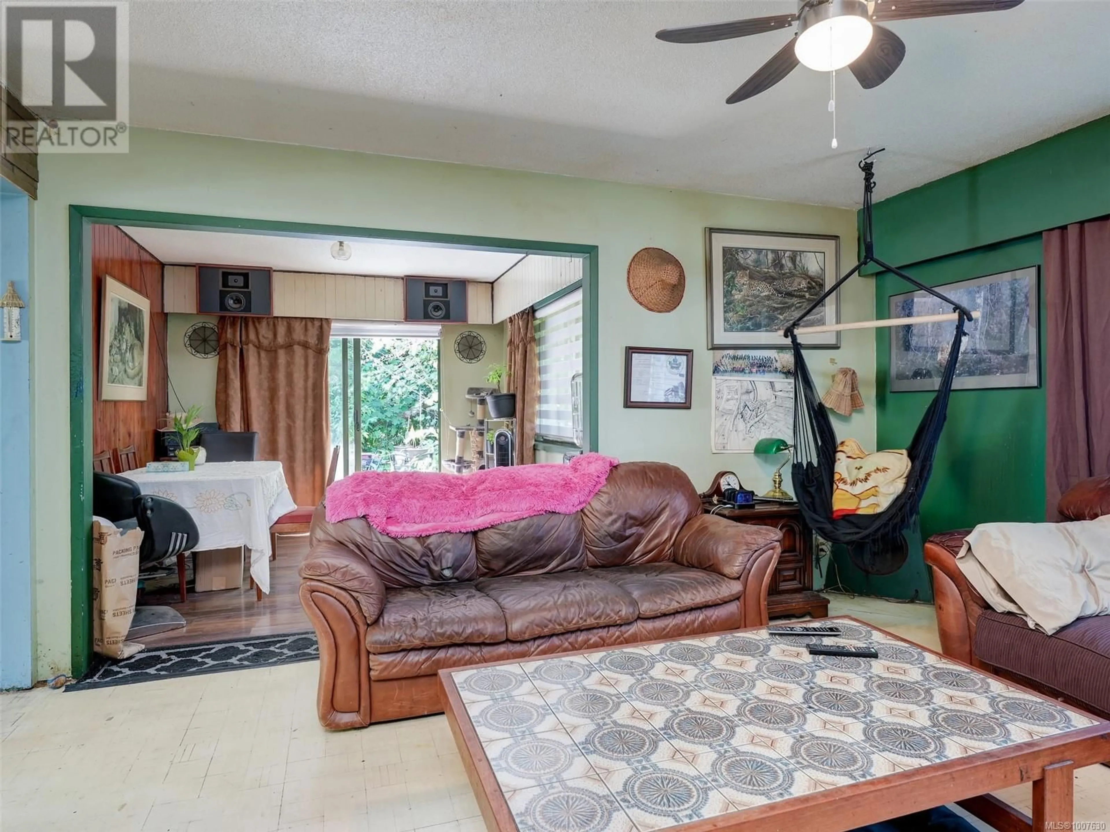 Living room with furniture, unknown for 3140 CAMPION ROAD, Central Saanich British Columbia V8M1W7
