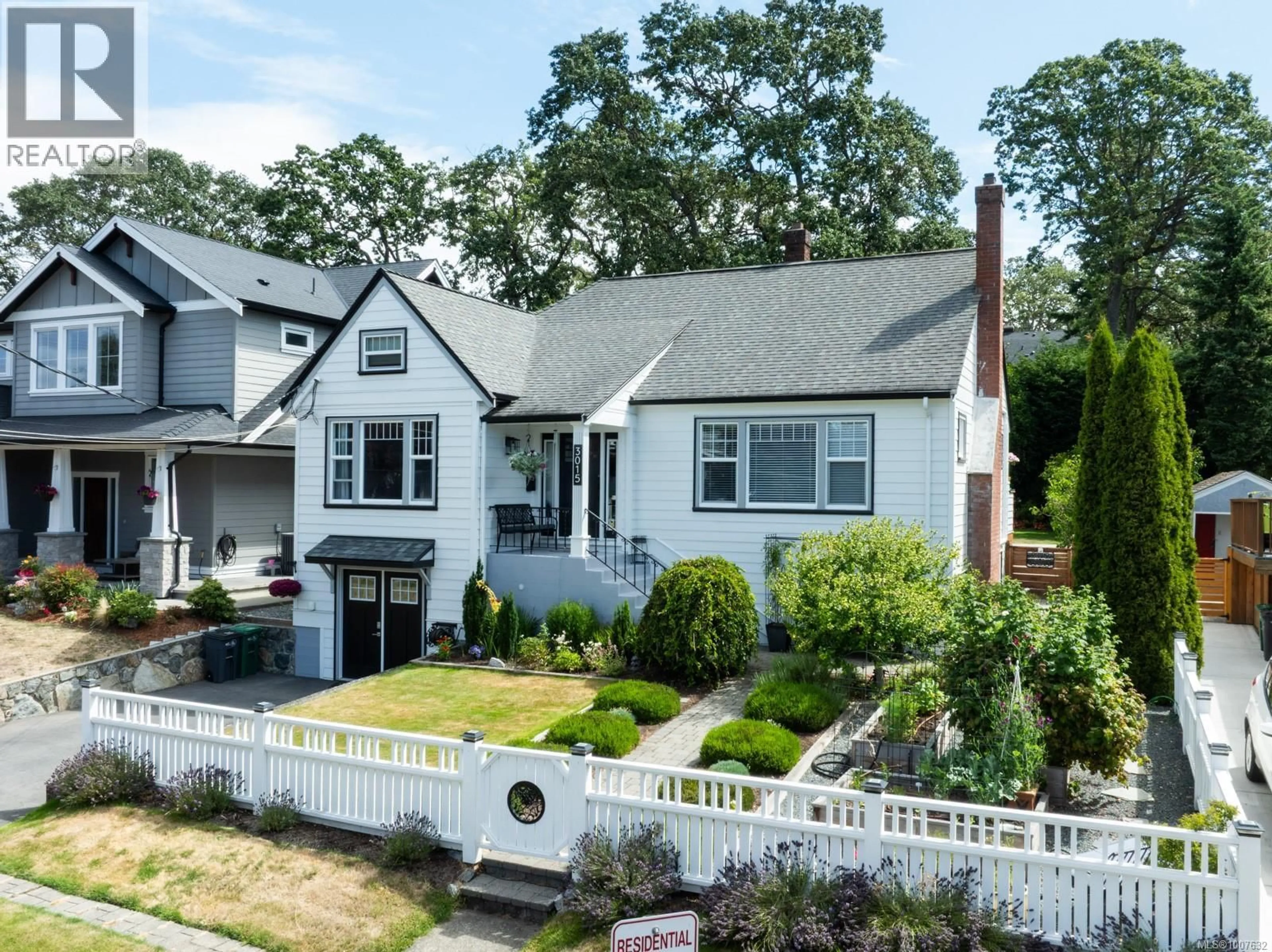 Unknown for 3015 FIFTH STREET, Victoria British Columbia V8T4B6