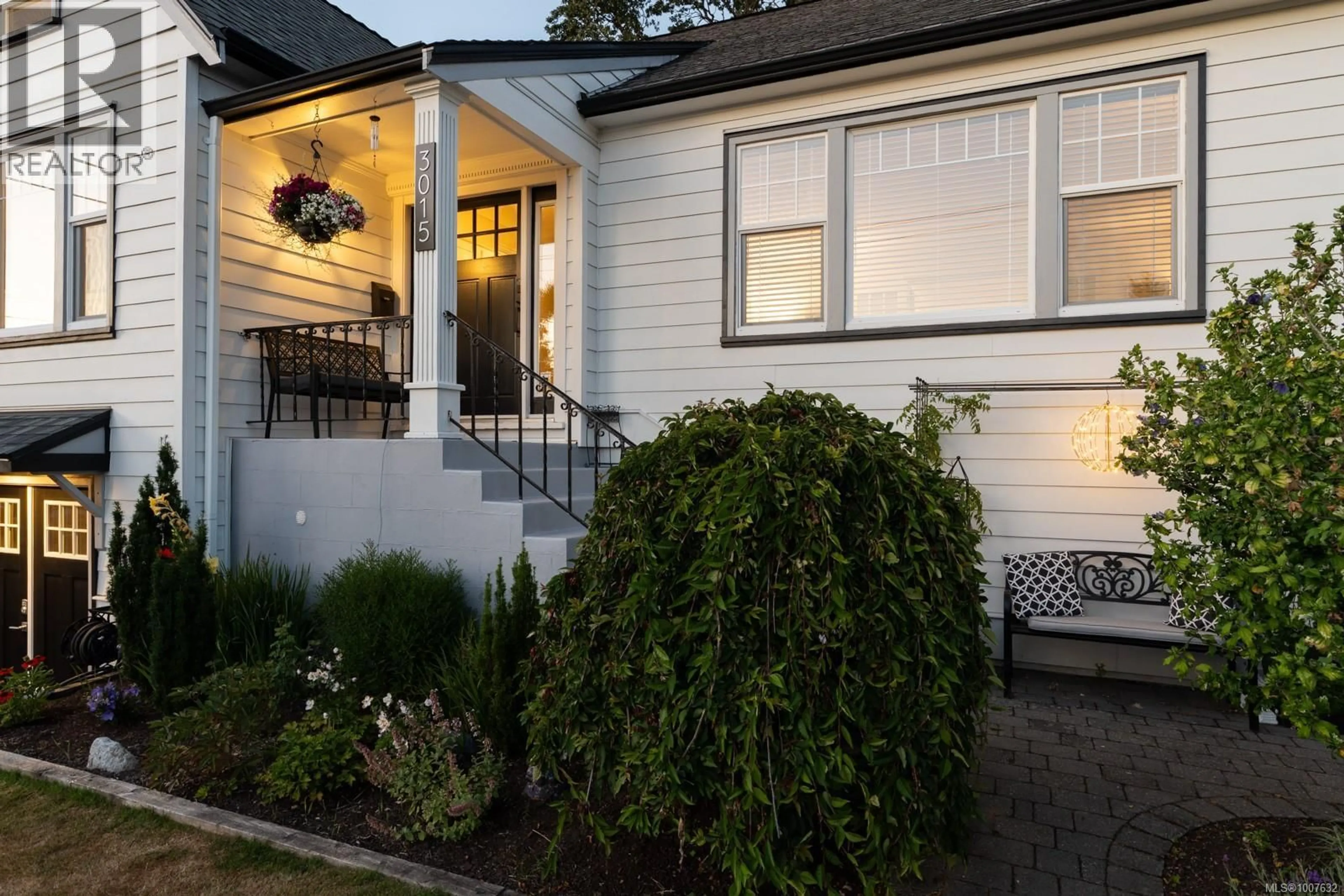 Unknown for 3015 FIFTH STREET, Victoria British Columbia V8T4B6