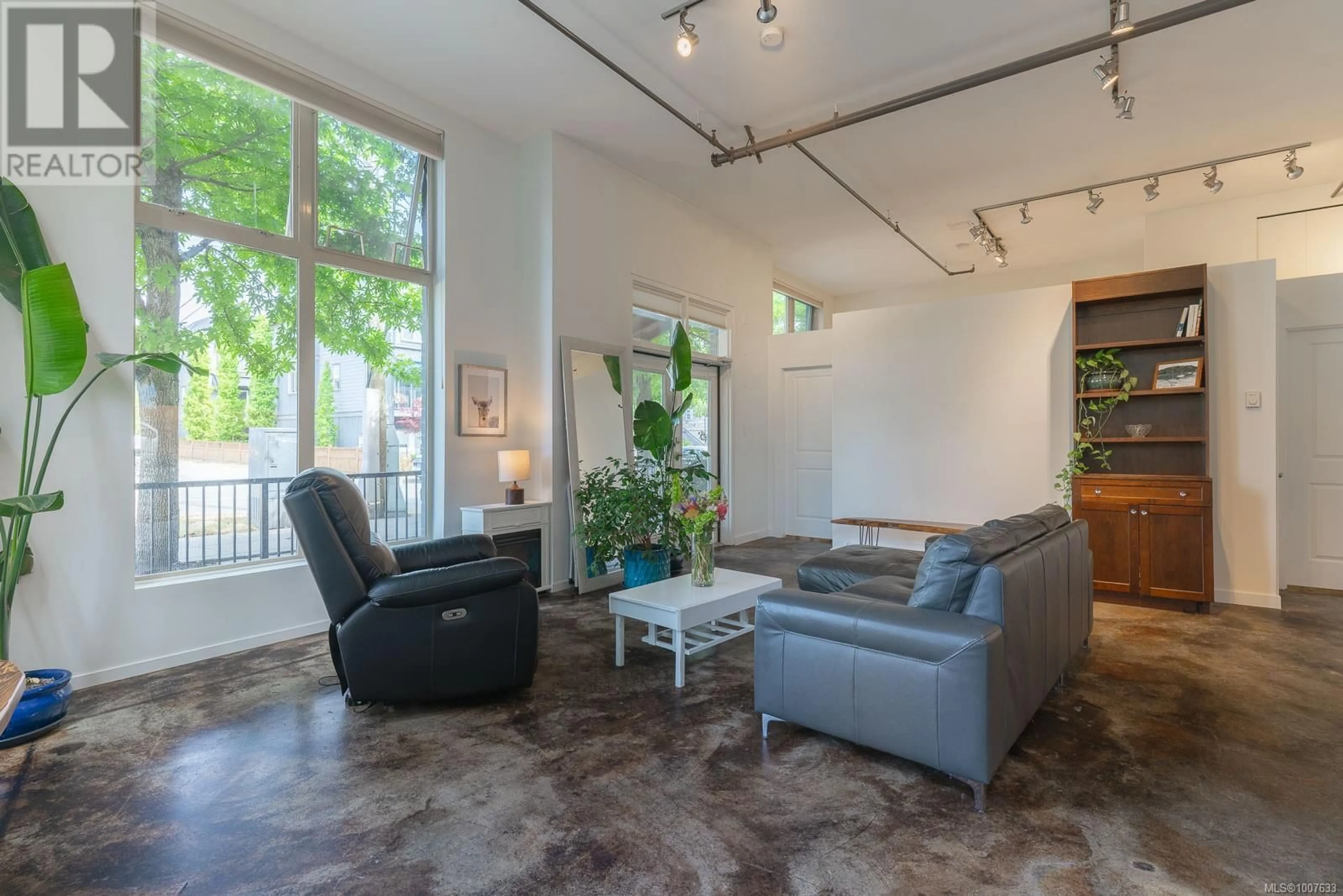 Living room with furniture, cement floor for 116 - 555 FRANKLYN STREET, Nanaimo British Columbia V9R2X9
