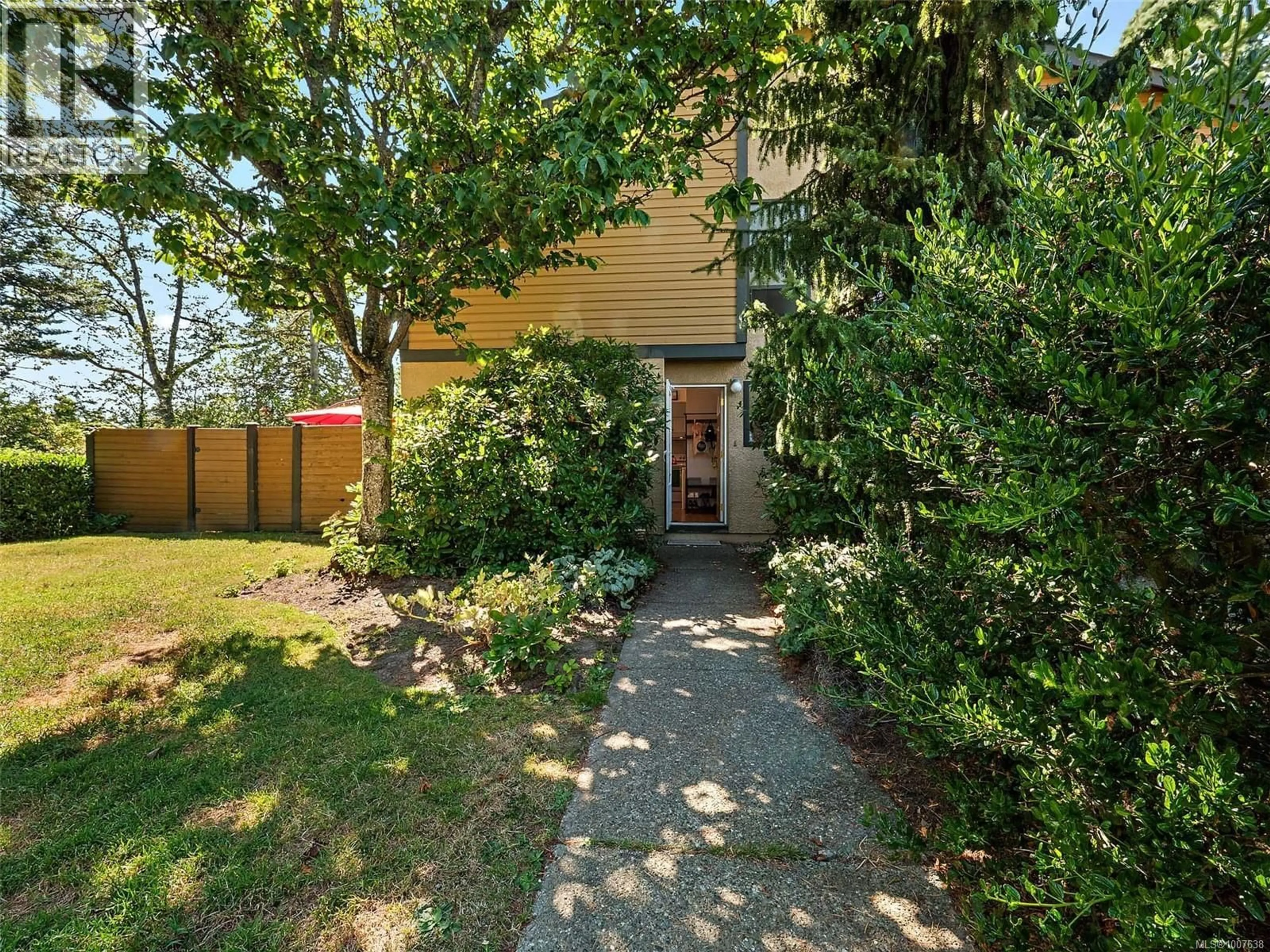 A pic from outside/outdoor area/front of a property/back of a property/a pic from drone, street for 573 CROSSANDRA CRESCENT, Saanich British Columbia V8Z6G4
