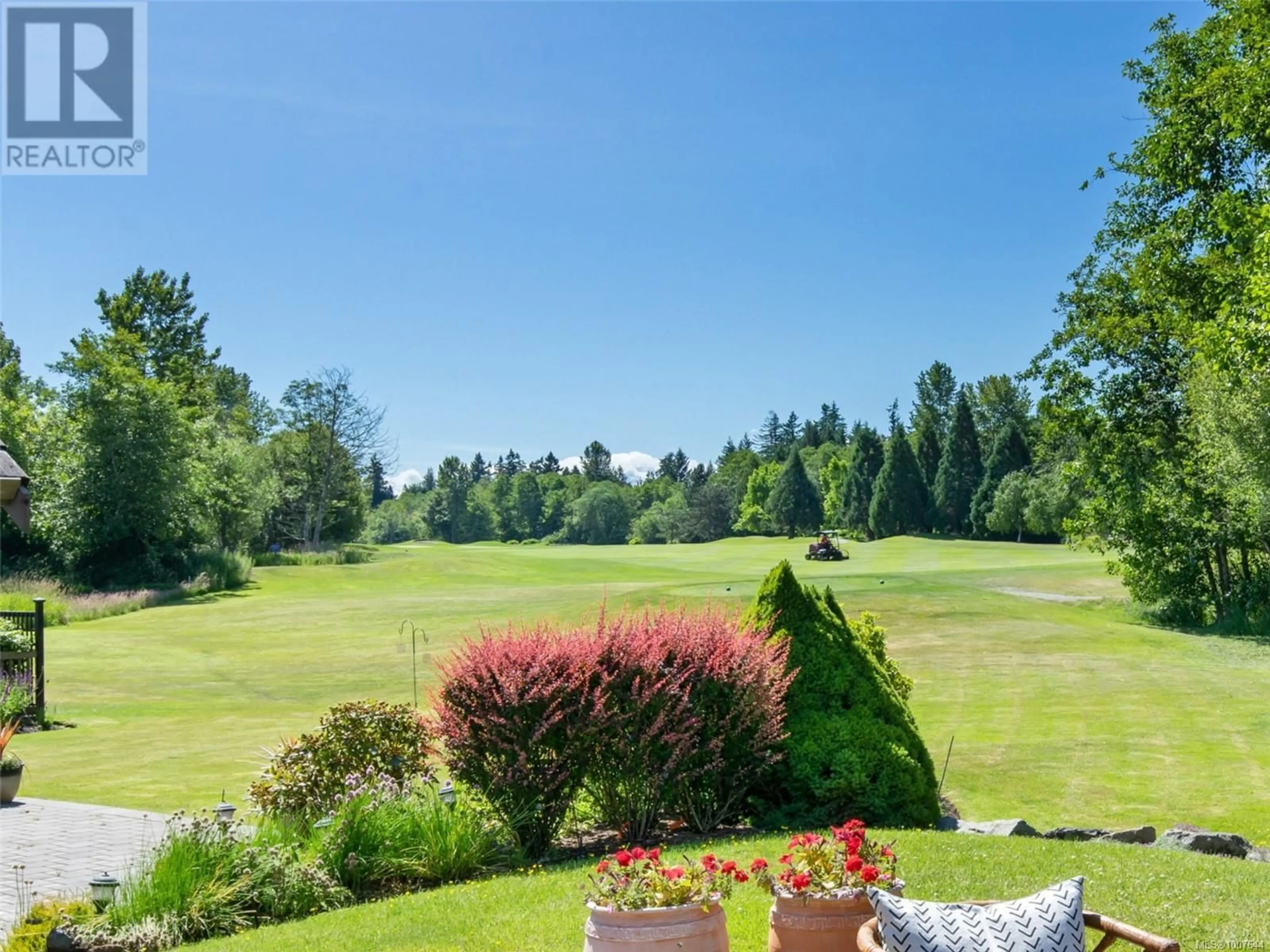 A pic from outside/outdoor area/front of a property/back of a property/a pic from drone, water/lake/river/ocean view for 636 MORNINGSTAR DRIVE, Parksville British Columbia V9P2W3