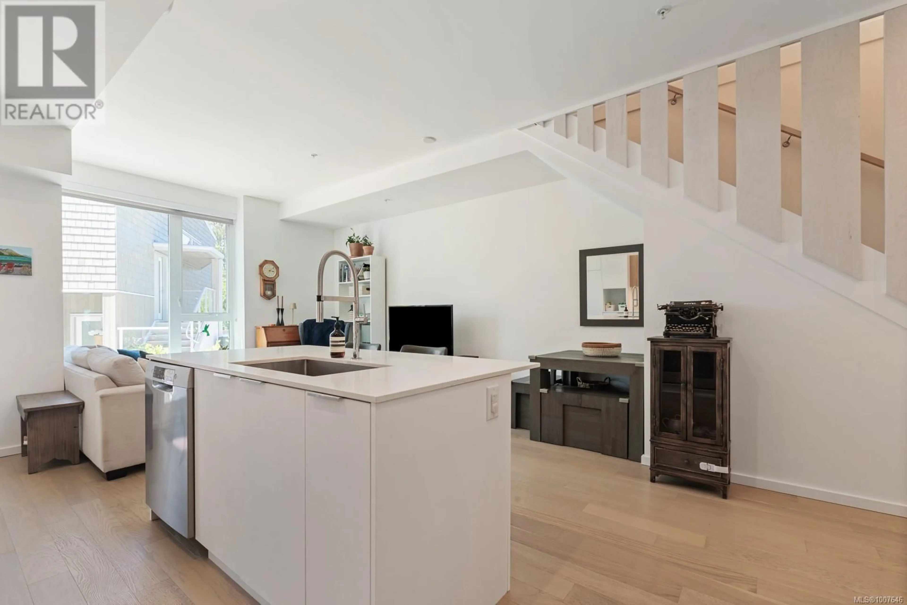 Contemporary kitchen, unknown for 103 - 1720 FAIRFIELD ROAD, Victoria British Columbia V8S1G3
