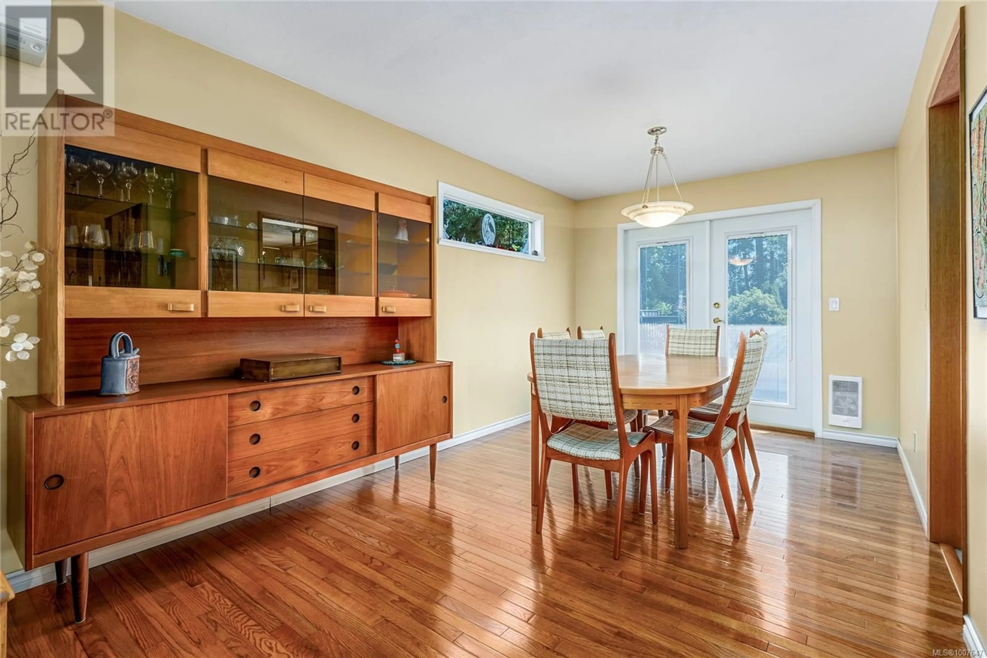 Dining room, wood/laminate floor for 2069 GULL AVENUE, Comox British Columbia V9M1L5