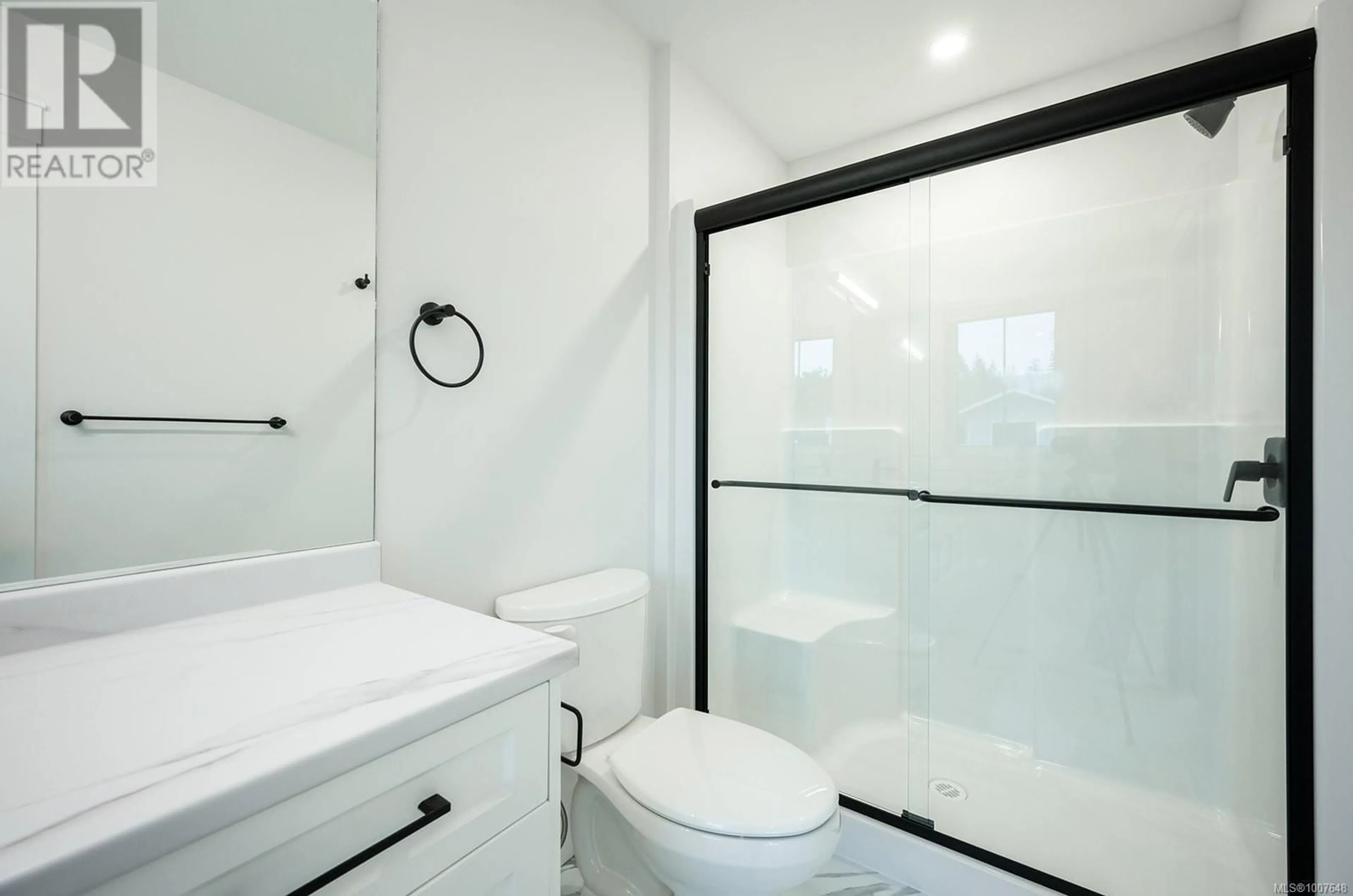 Standard bathroom, ceramic/tile floor for 27 - 1090 EVERGREEN ROAD, Campbell River British Columbia V9W3R9
