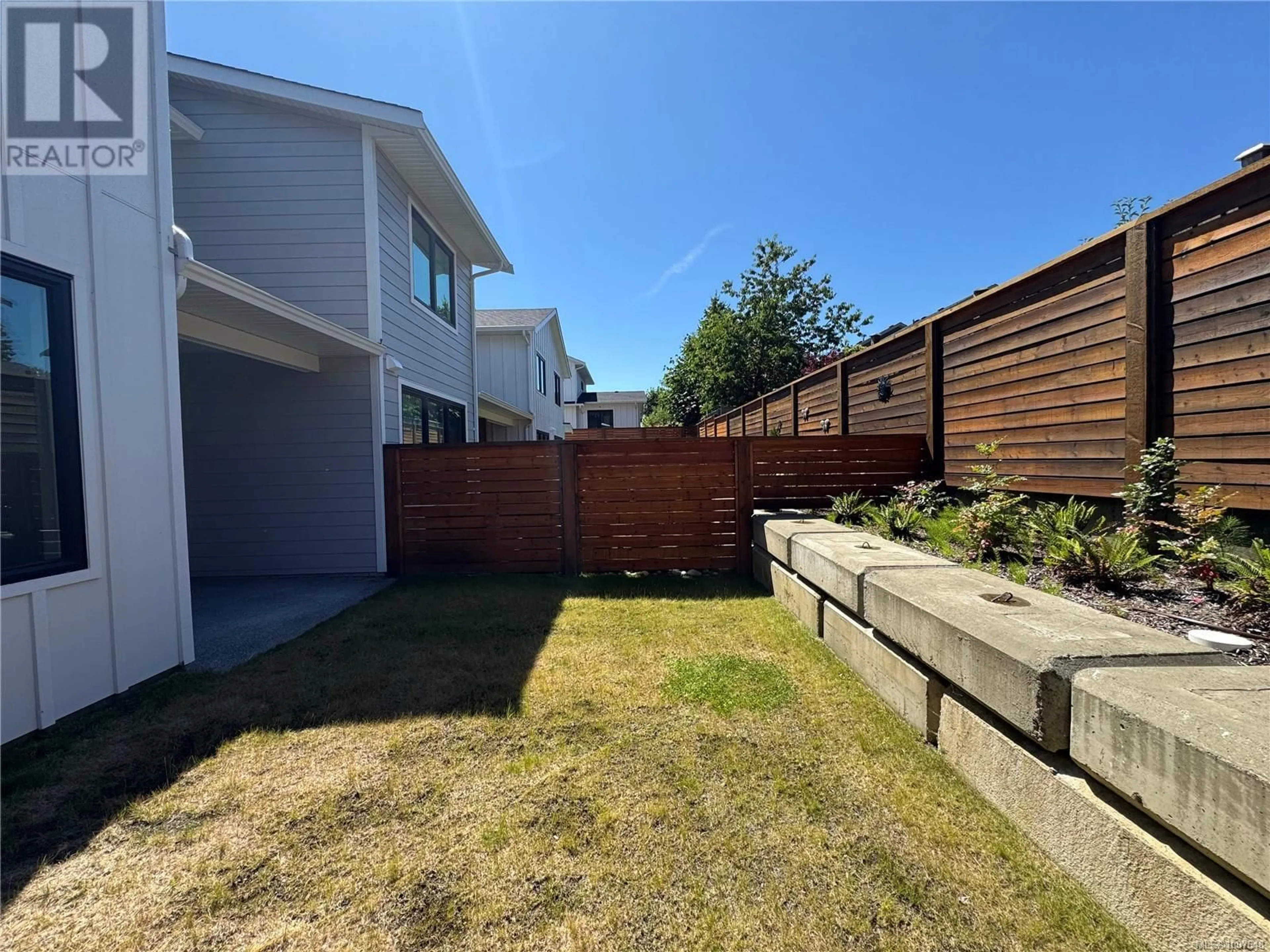 A pic from outside/outdoor area/front of a property/back of a property/a pic from drone, street for 27 - 1090 EVERGREEN ROAD, Campbell River British Columbia V9W3R9