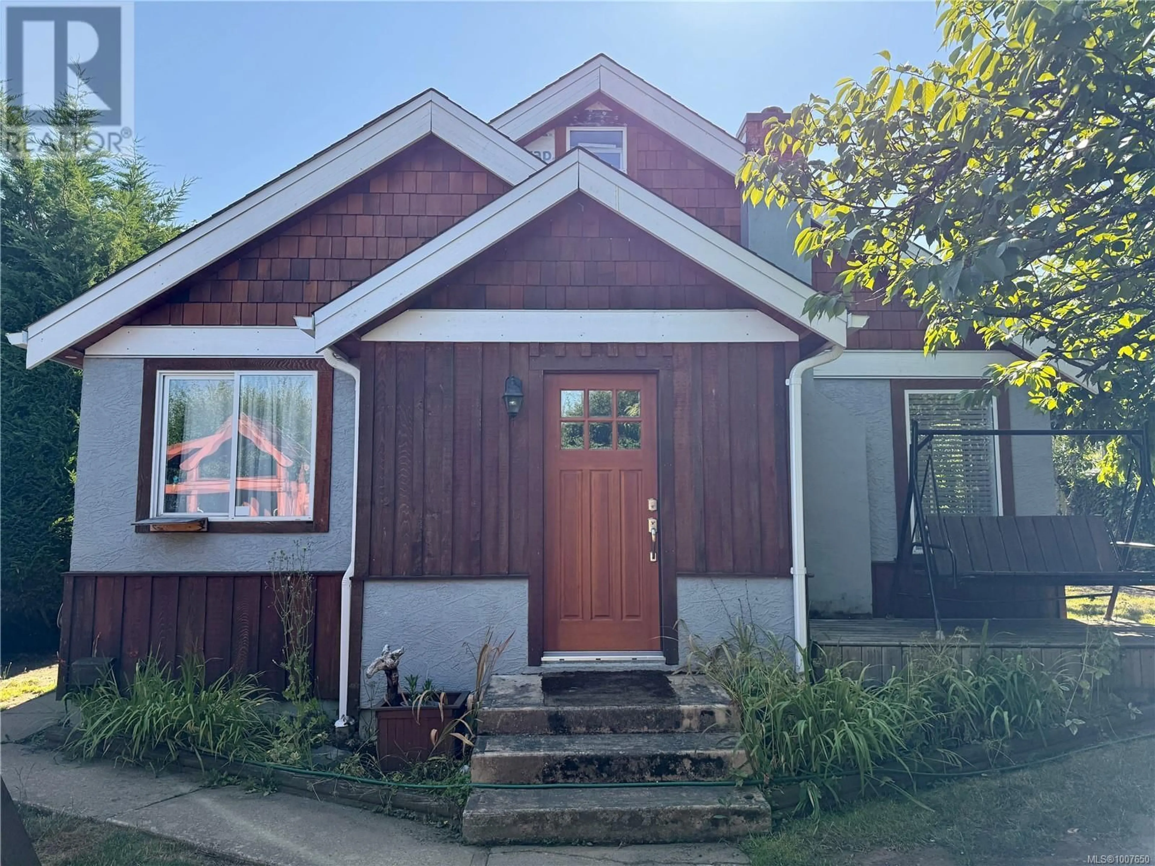 Home with vinyl exterior material, street for 4021 8TH AVENUE, Port Alberni British Columbia V9Y4S3