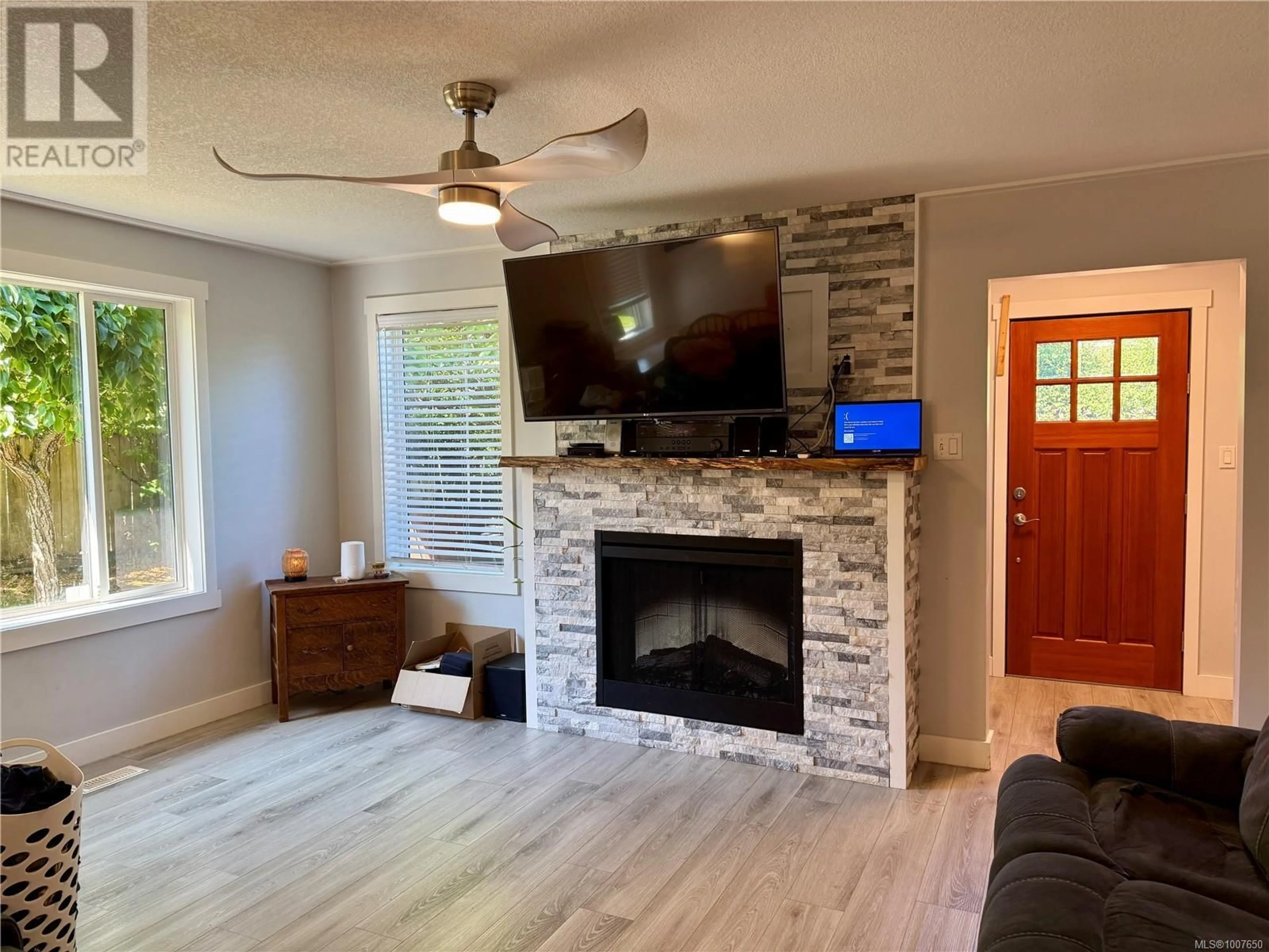 Living room with furniture, unknown for 4021 8TH AVENUE, Port Alberni British Columbia V9Y4S3