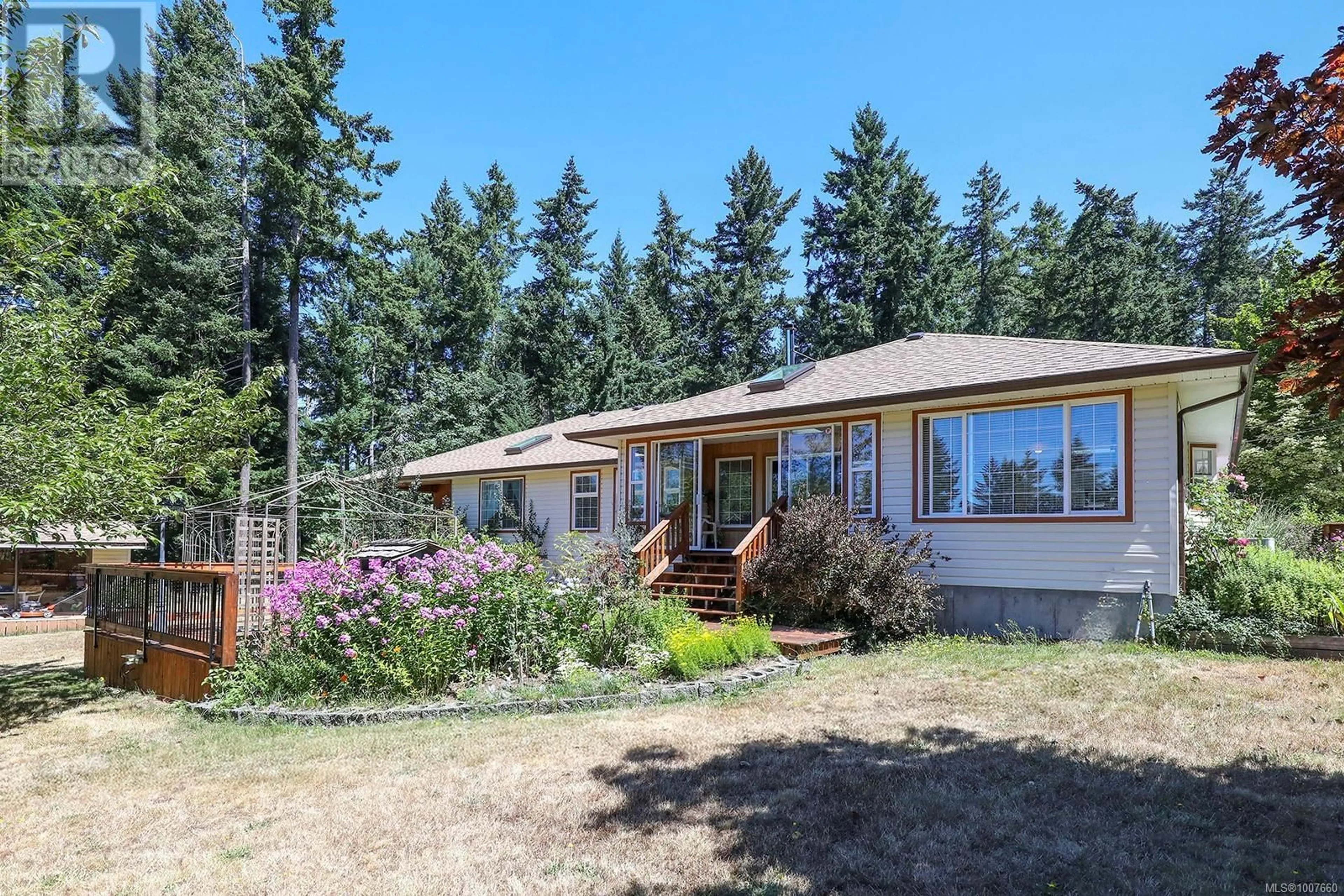 A pic from outside/outdoor area/front of a property/back of a property/a pic from drone, unknown for 6411 BISHOP ROAD, Courtenay British Columbia V9J1V3