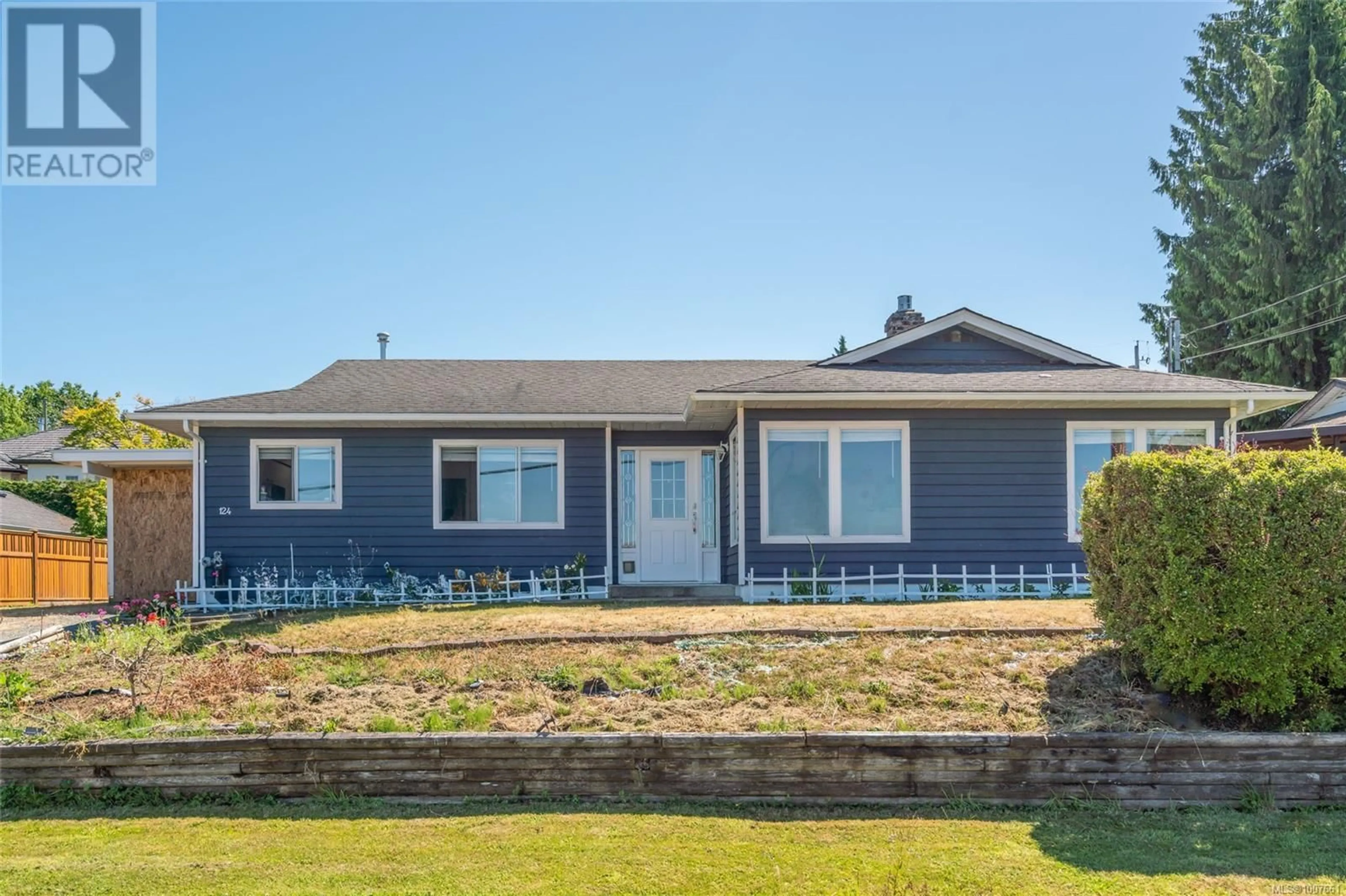 Home with vinyl exterior material, unknown for 124 GARDEN ROAD WEST, Qualicum Beach British Columbia V9K1R9