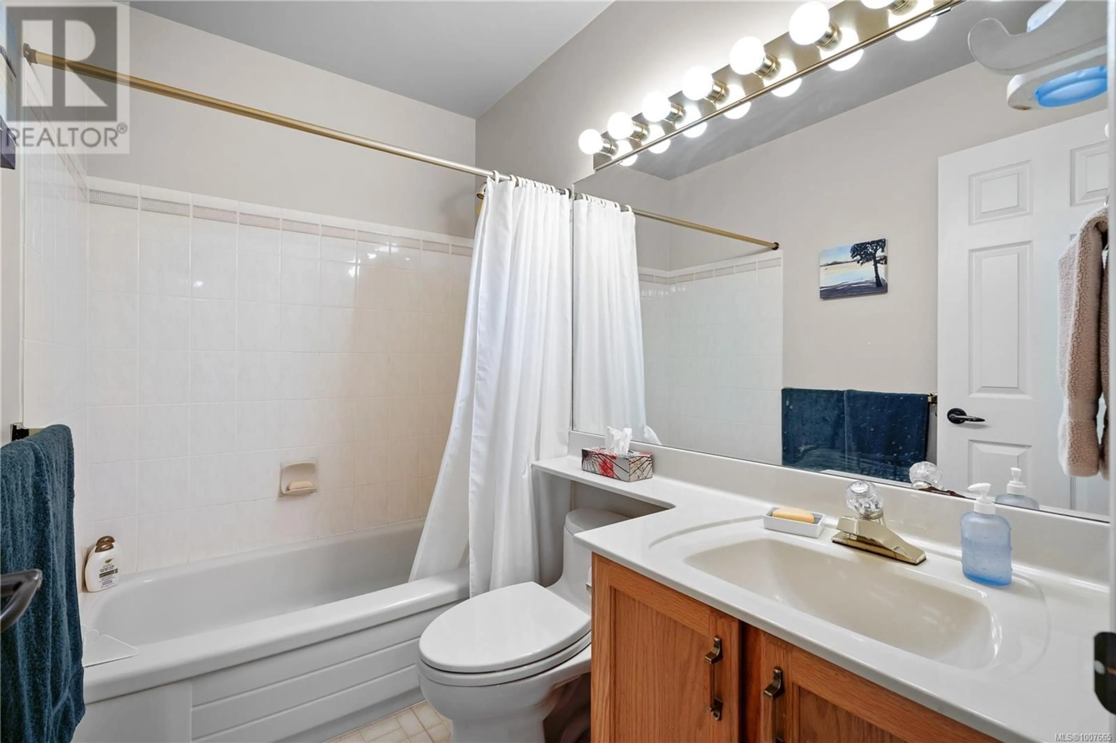 Standard bathroom, unknown for 64 - 901 KENTWOOD LANE, Saanich British Columbia V8Y2Y6