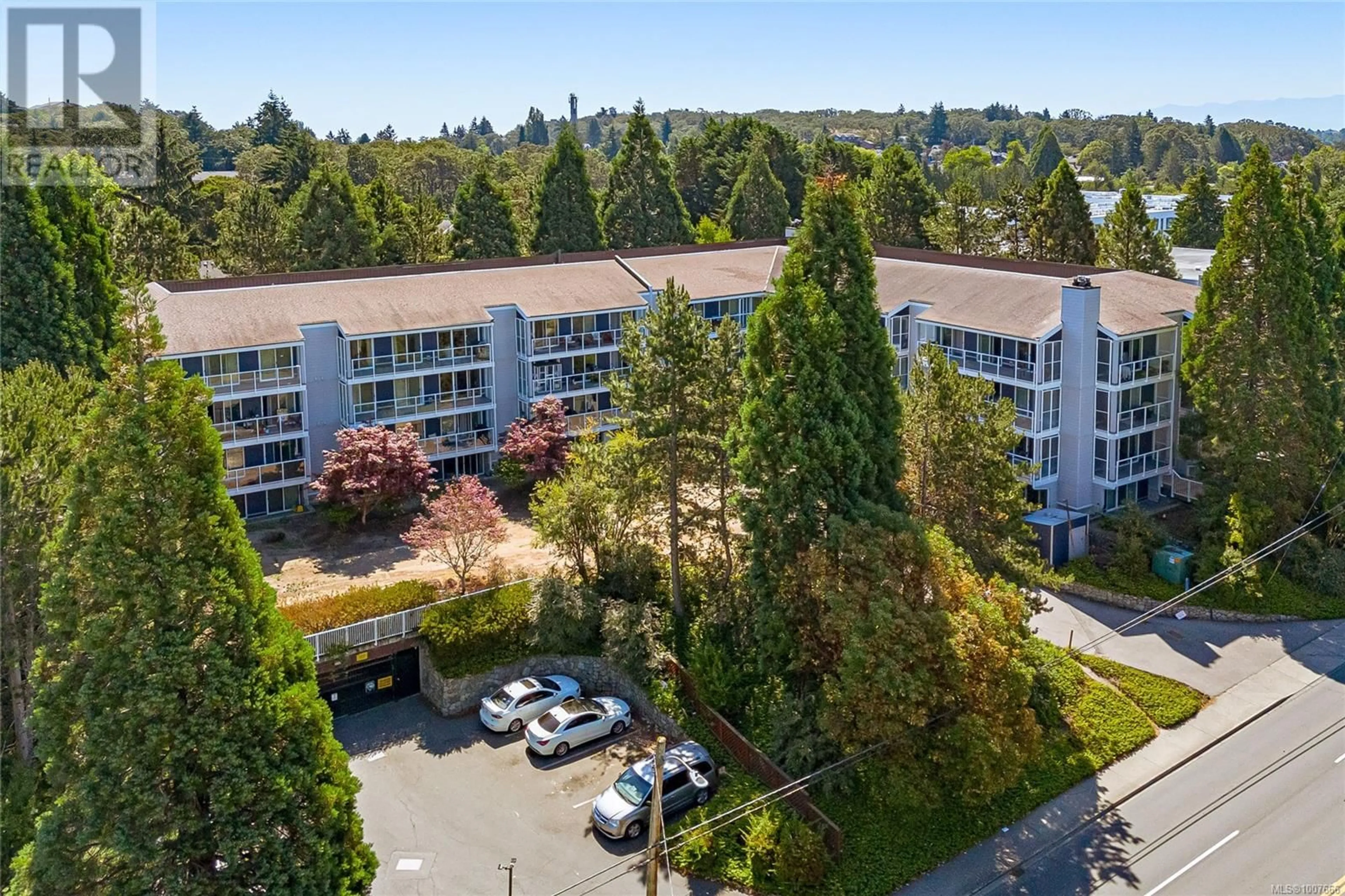 A pic from outside/outdoor area/front of a property/back of a property/a pic from drone, unknown for 403 - 3277 QUADRA STREET, Saanich British Columbia V8X4W9