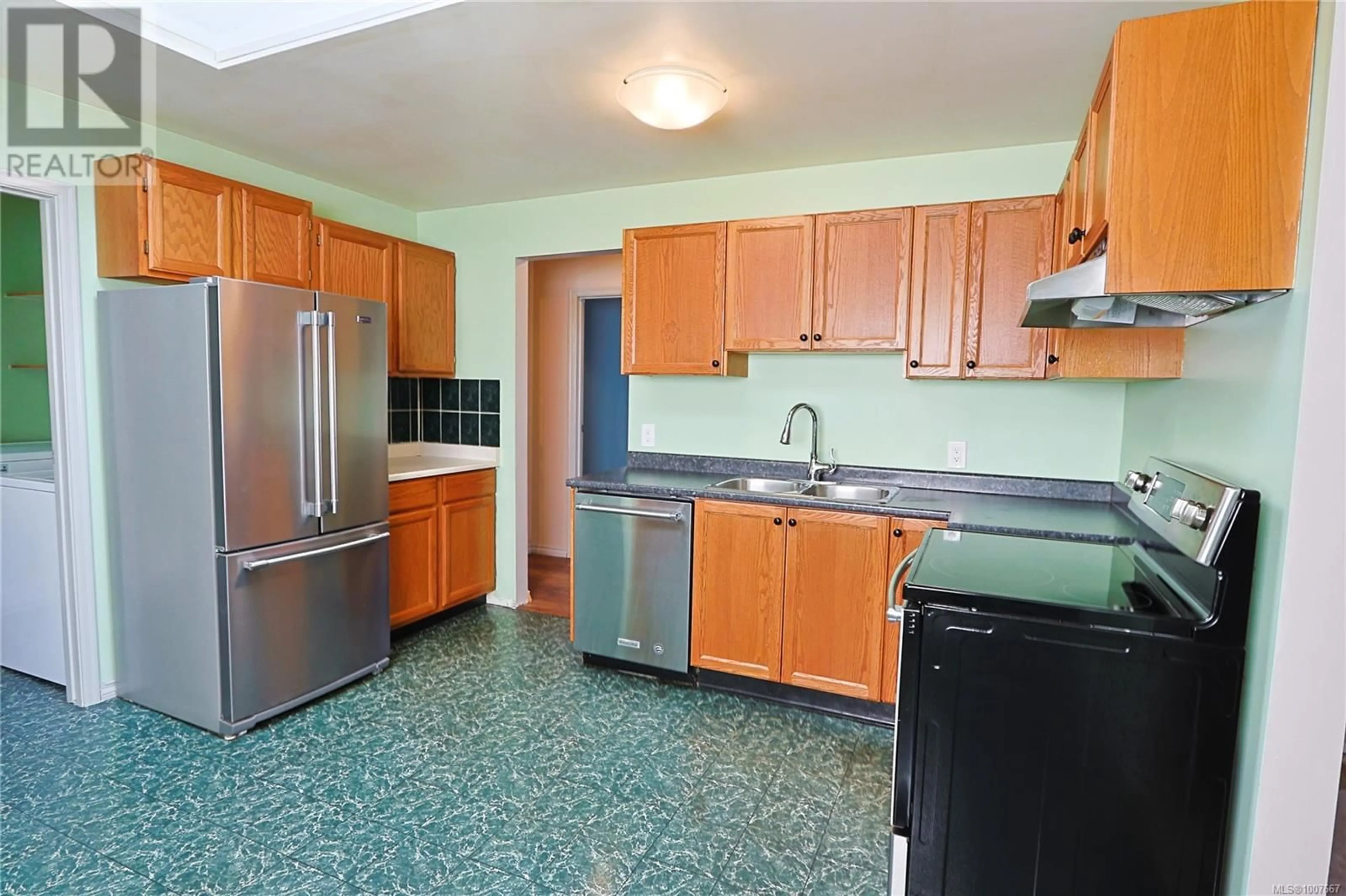 Standard kitchen, ceramic/tile floor for 2958 PICKFORD ROAD, Colwood British Columbia V9B2K7