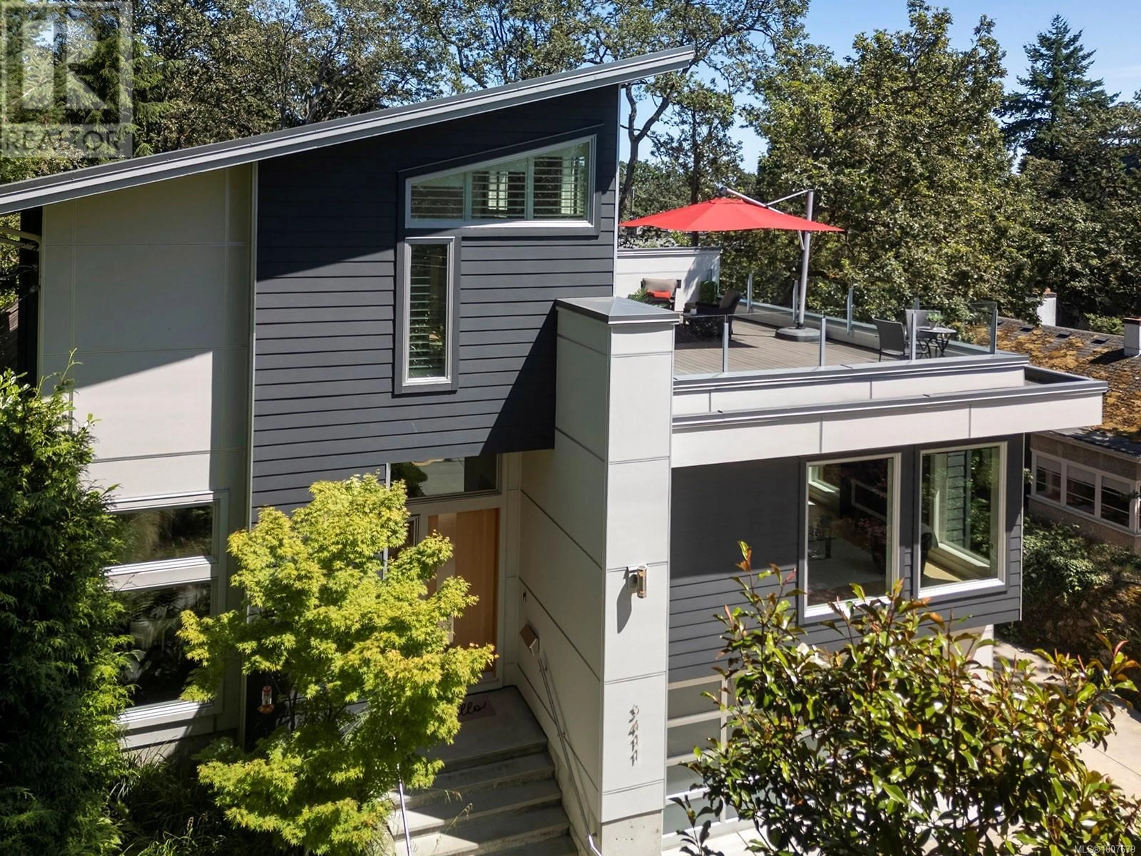 Home with vinyl exterior material, street for 3411 MAYFAIR DRIVE, Saanich British Columbia V8P1R2