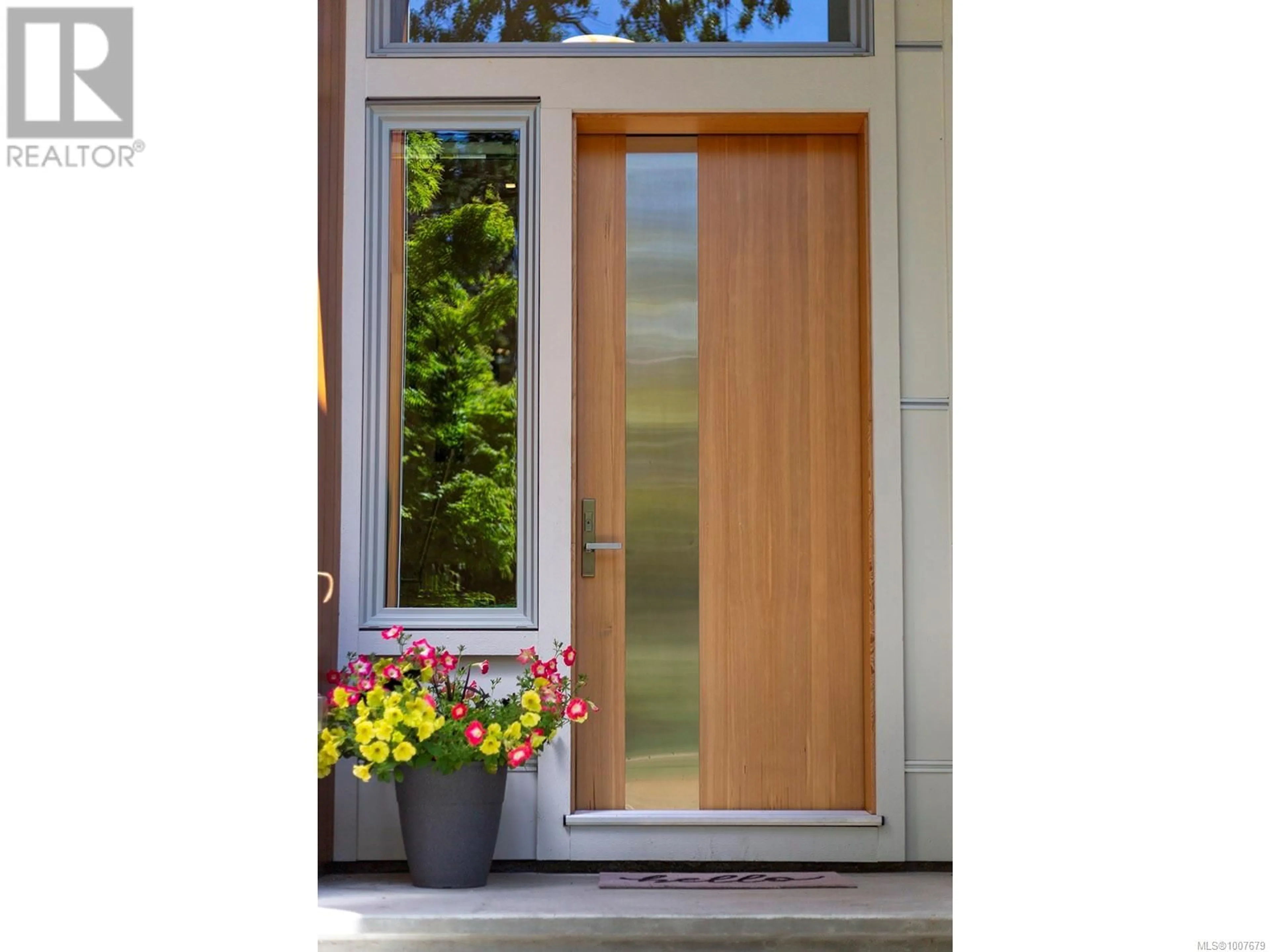 Indoor entryway for 3411 MAYFAIR DRIVE, Saanich British Columbia V8P1R2