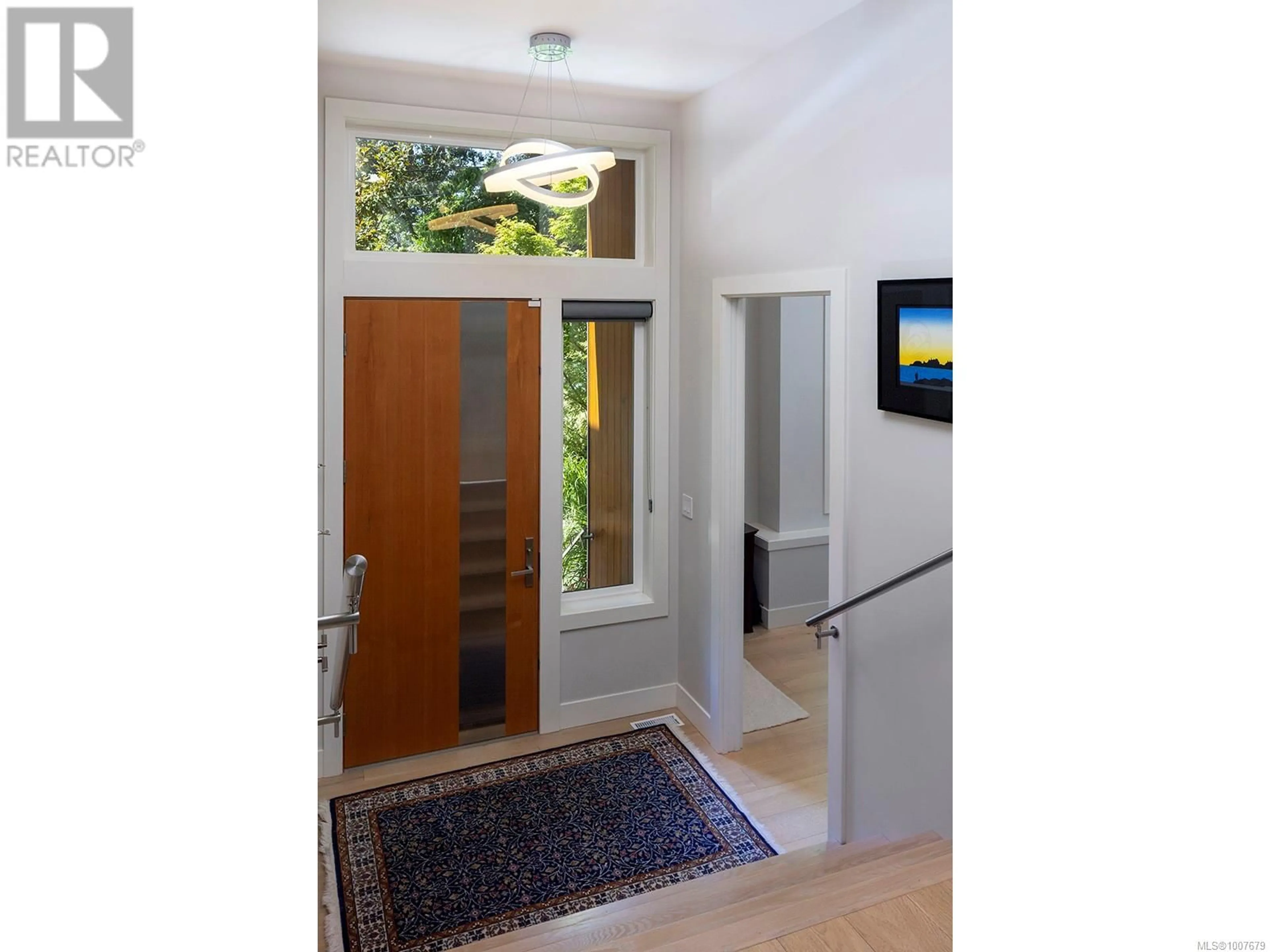 Indoor entryway for 3411 MAYFAIR DRIVE, Saanich British Columbia V8P1R2