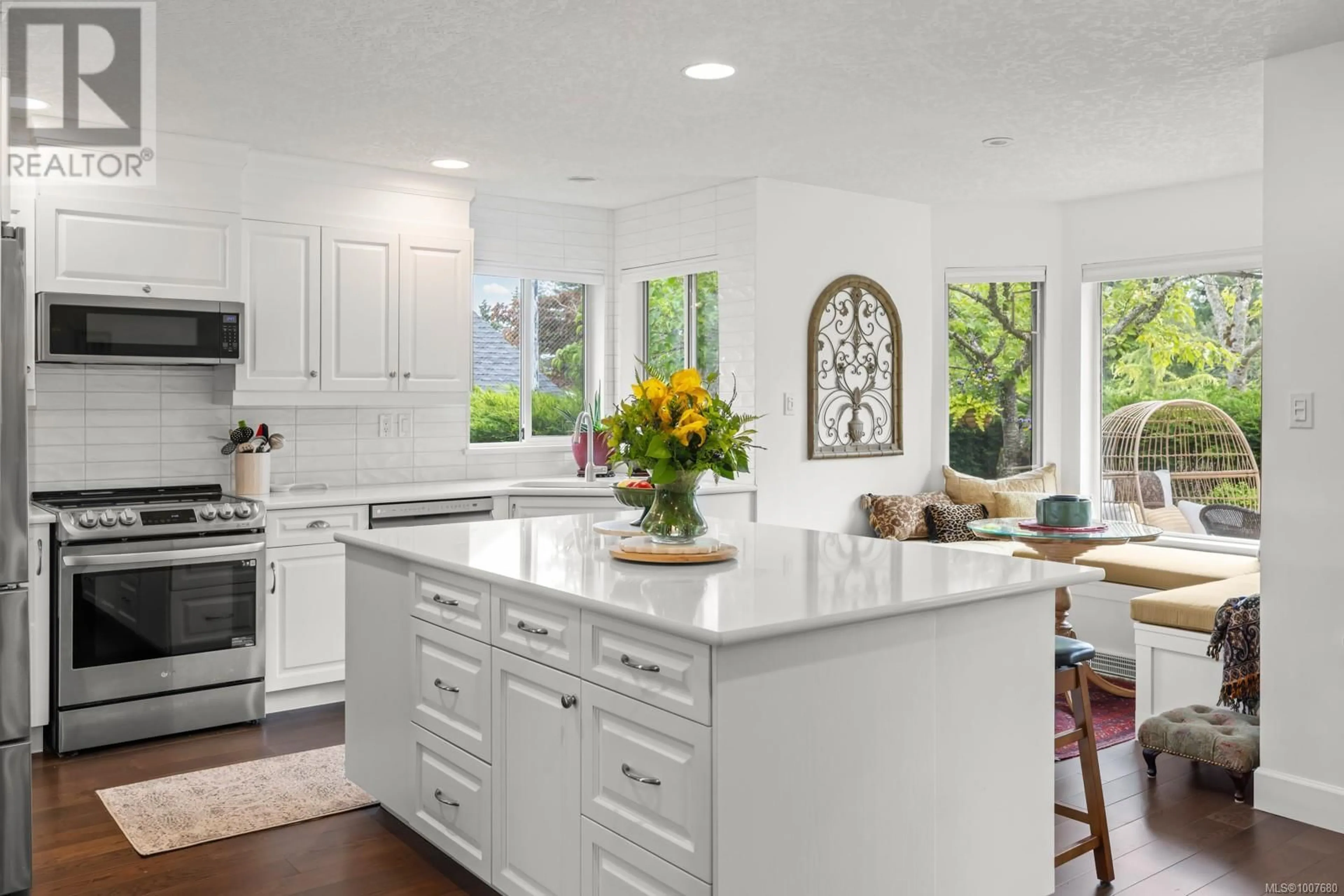 Open concept kitchen, ceramic/tile floor for 809 COUNTRY CLUB DRIVE, Cobble Hill British Columbia V0R1L1