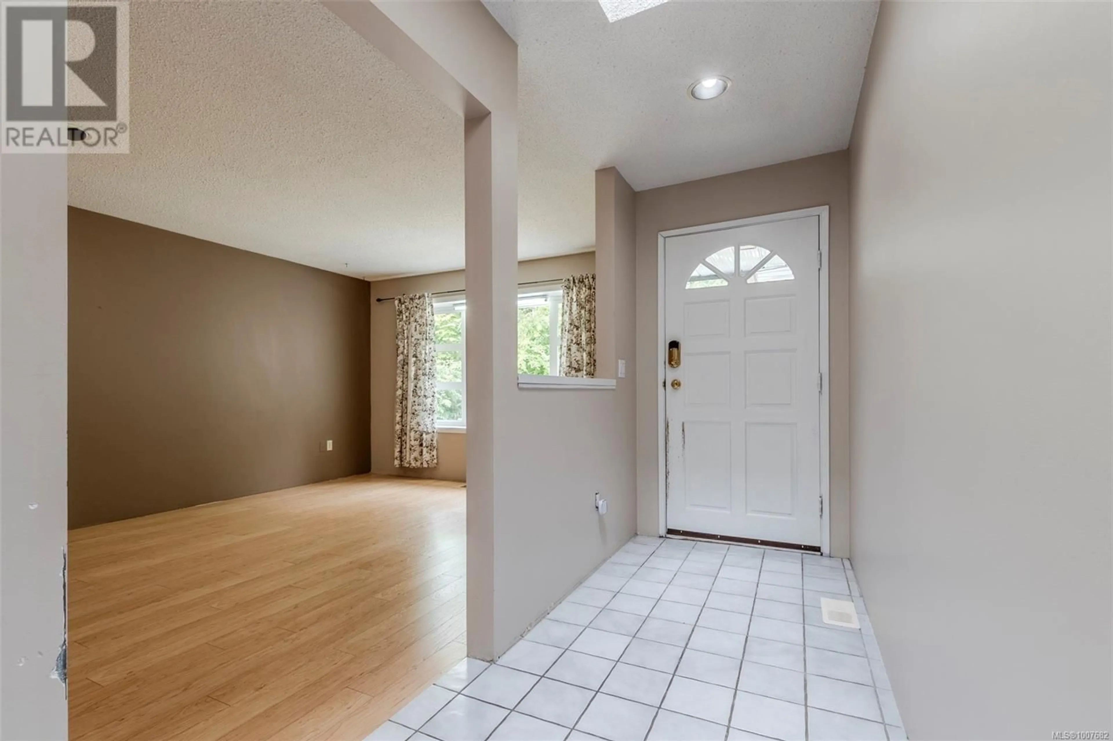 Indoor entryway for 6011 MARY STREET, Duncan British Columbia V9L2G5