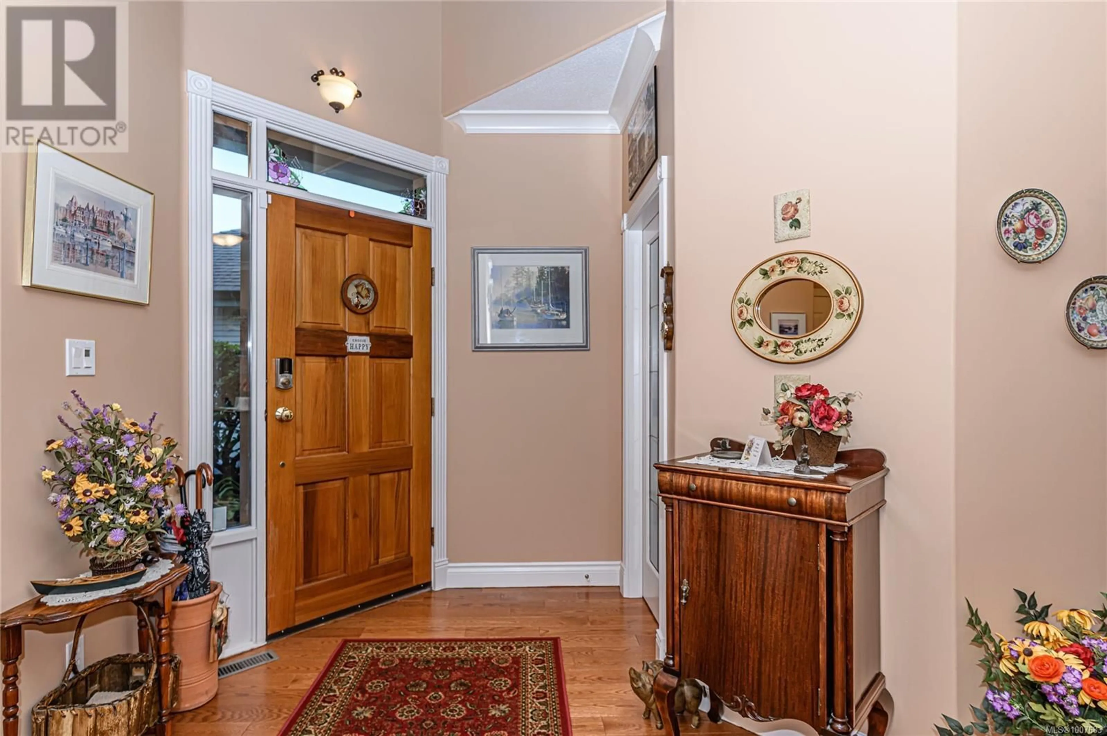 Indoor entryway for 8 - 520 MARSETT PLACE, Saanich British Columbia V8X7J1