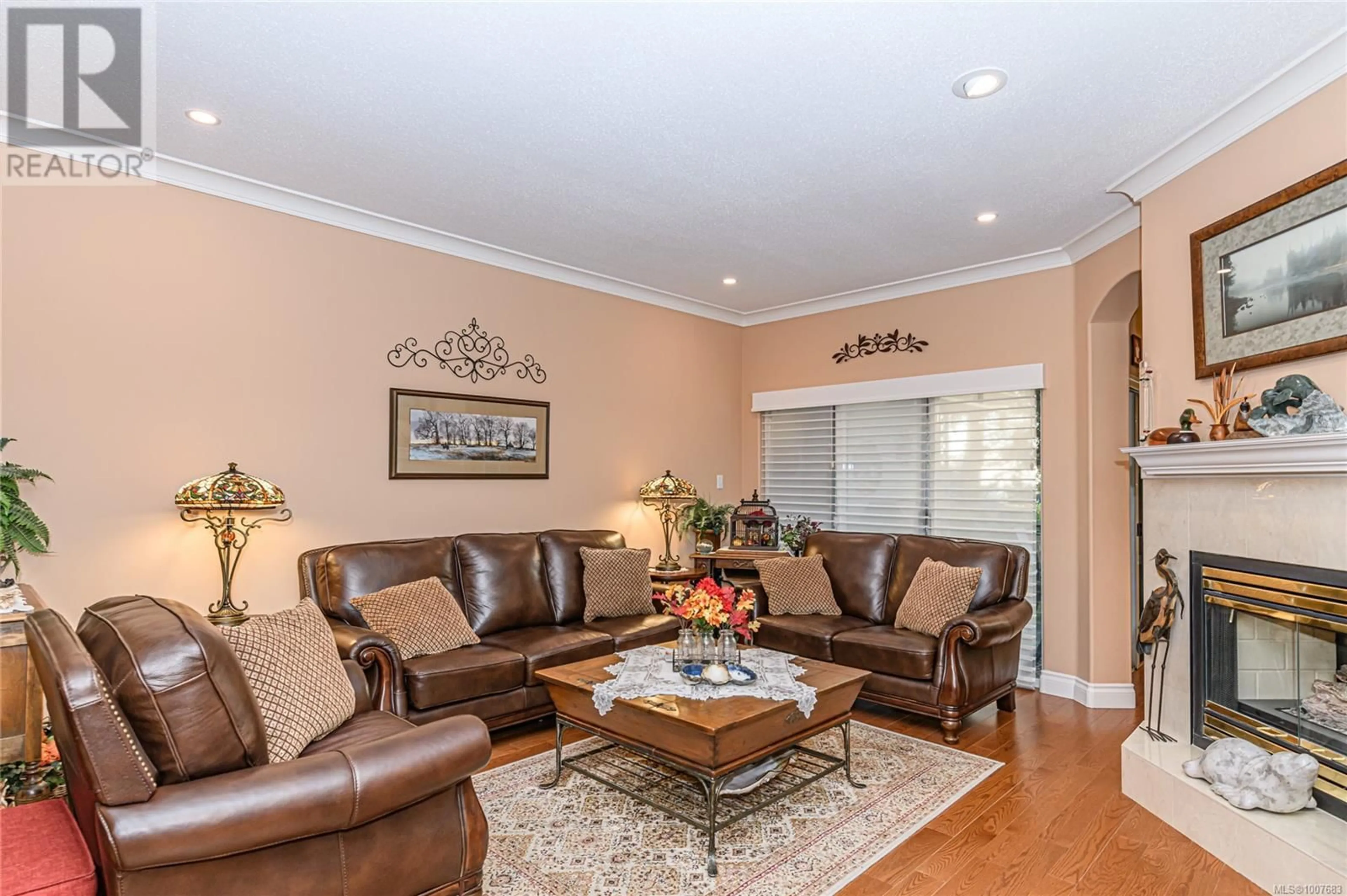 Living room with furniture, unknown for 8 - 520 MARSETT PLACE, Saanich British Columbia V8X7J1