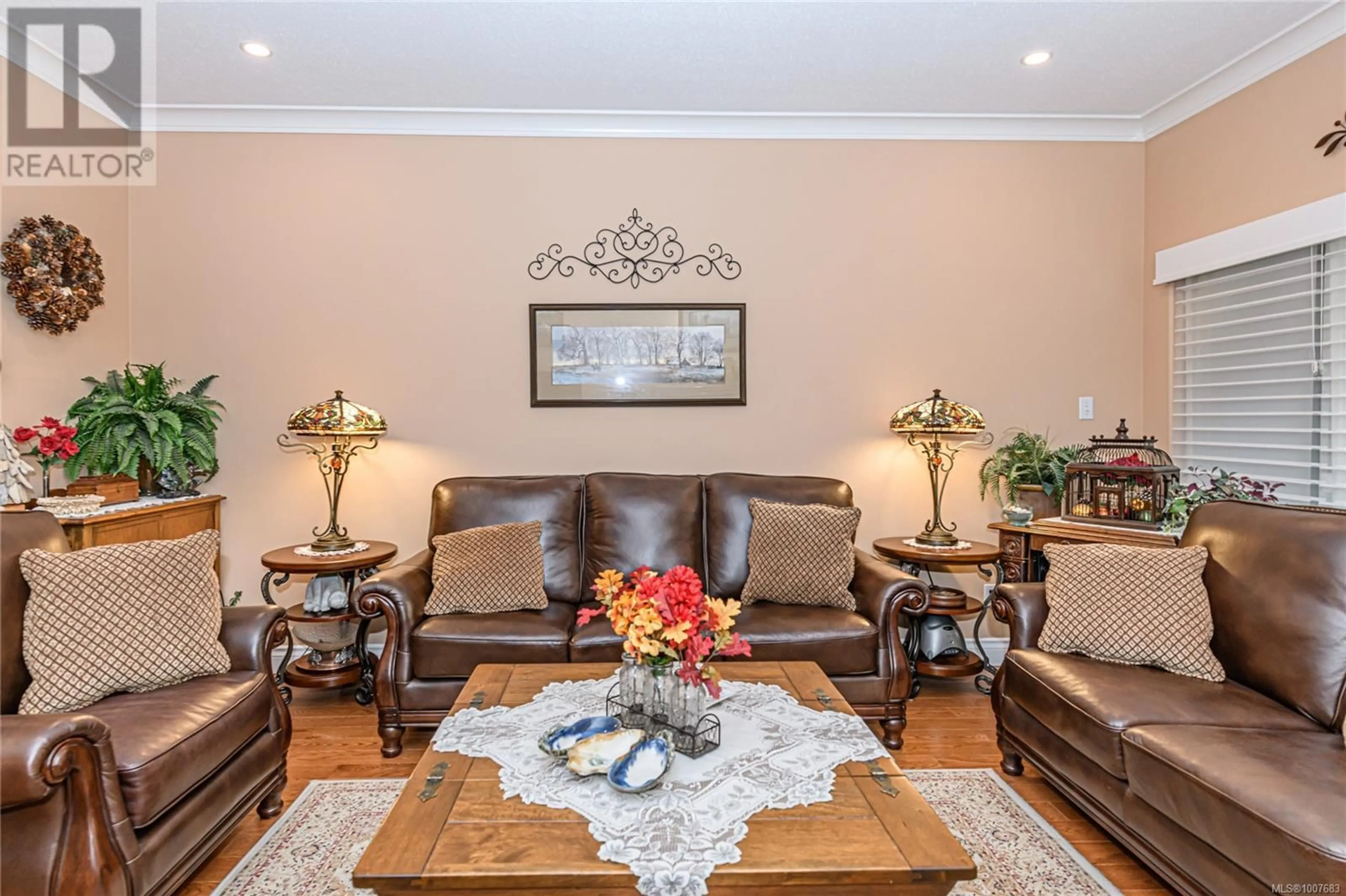 Living room with furniture, unknown for 8 - 520 MARSETT PLACE, Saanich British Columbia V8X7J1