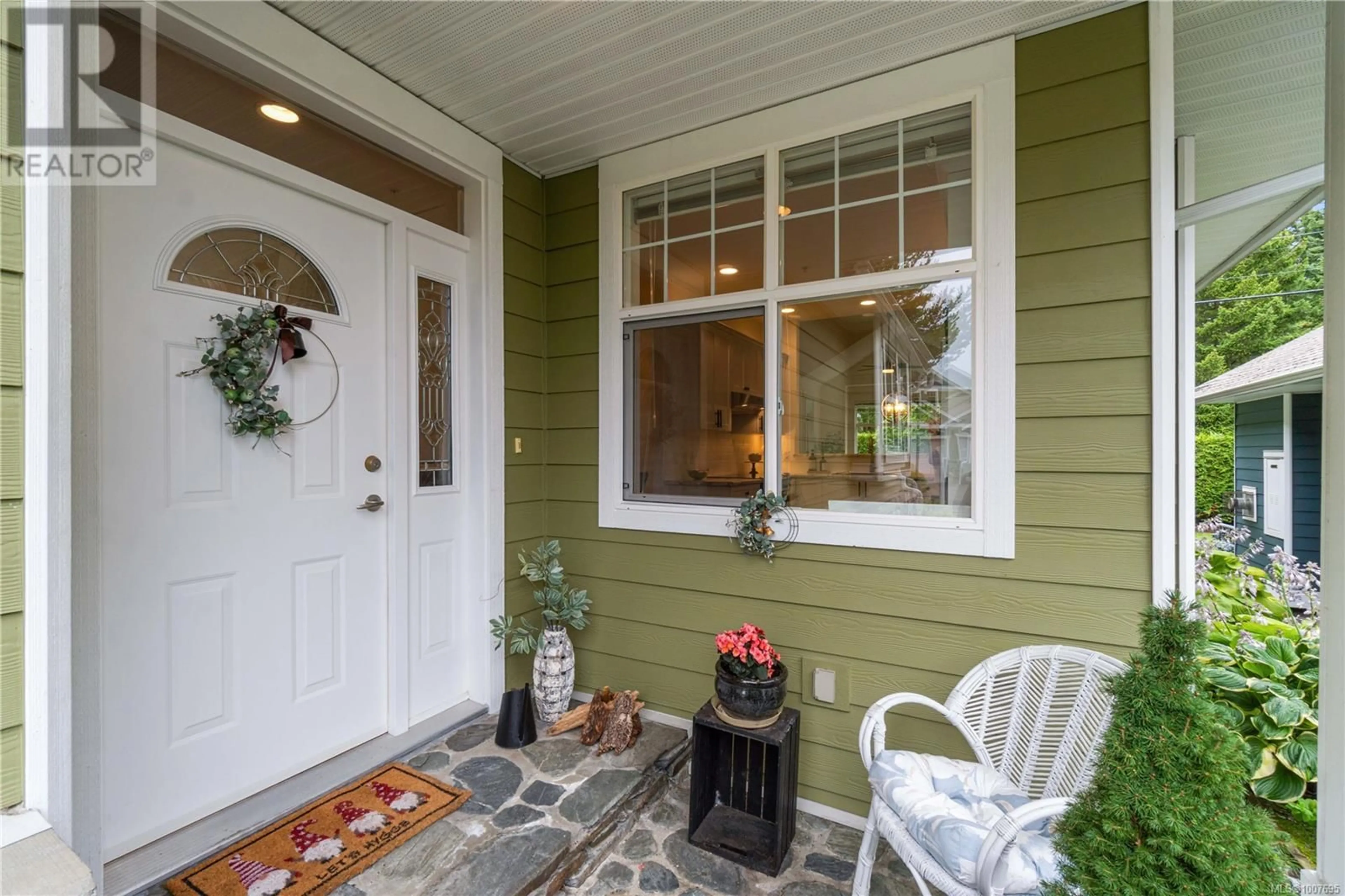 Indoor entryway for 6353 PINEWOOD LANE, Nanaimo British Columbia V9V1A4