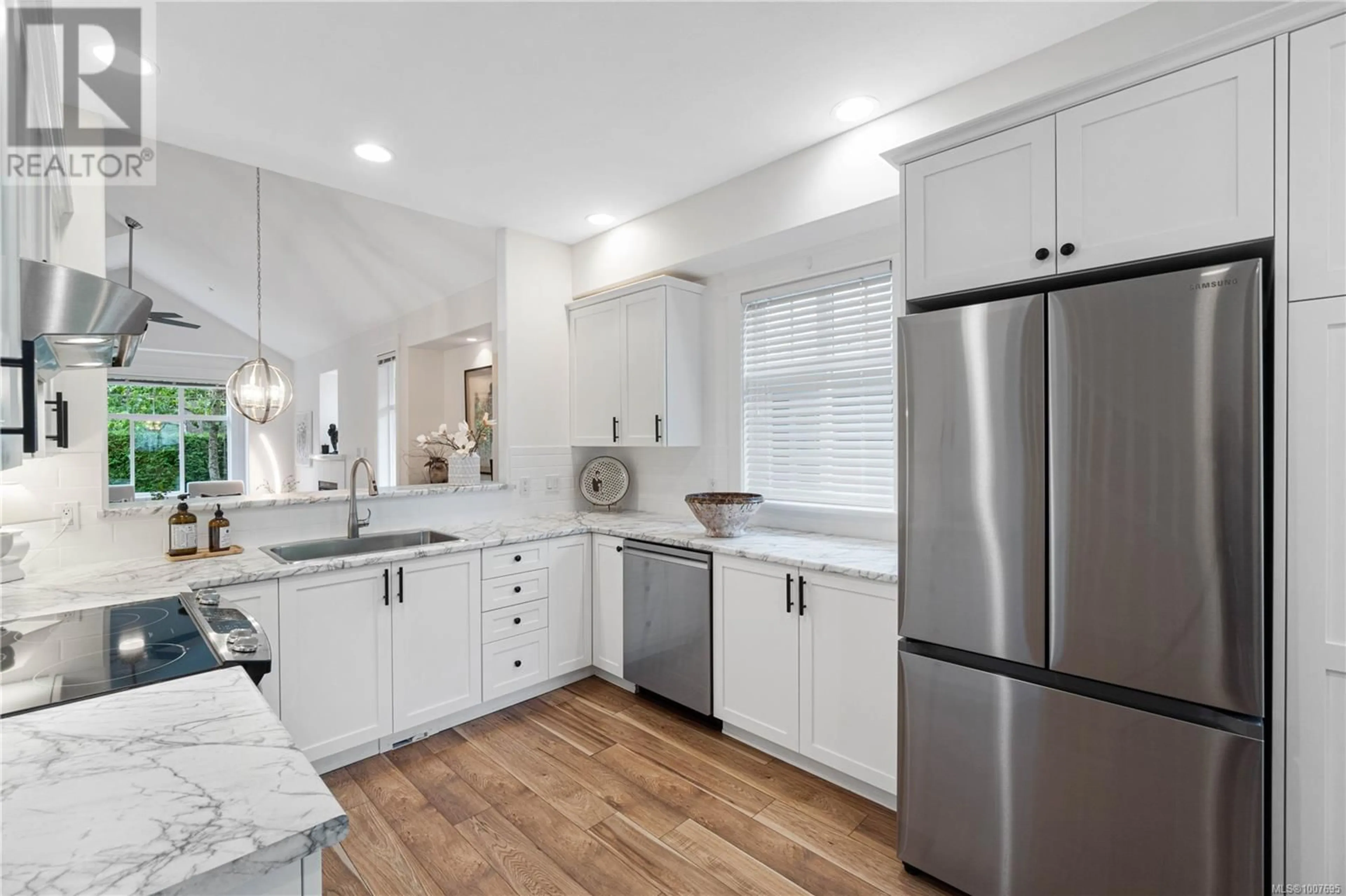 Open concept kitchen, ceramic/tile floor for 6353 PINEWOOD LANE, Nanaimo British Columbia V9V1A4