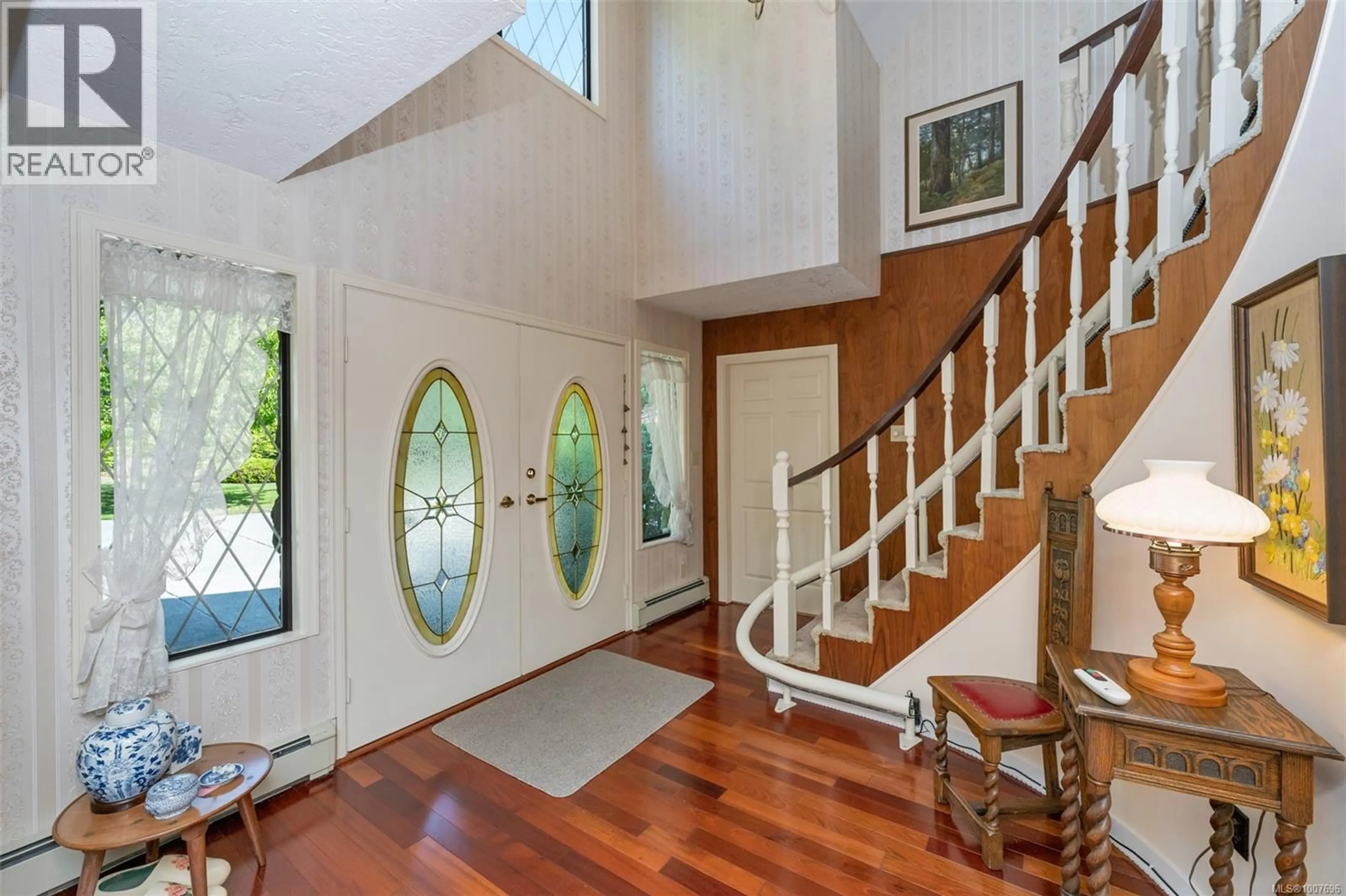Indoor foyer for 735 CROMARTY AVENUE, North Saanich British Columbia V8L5G6