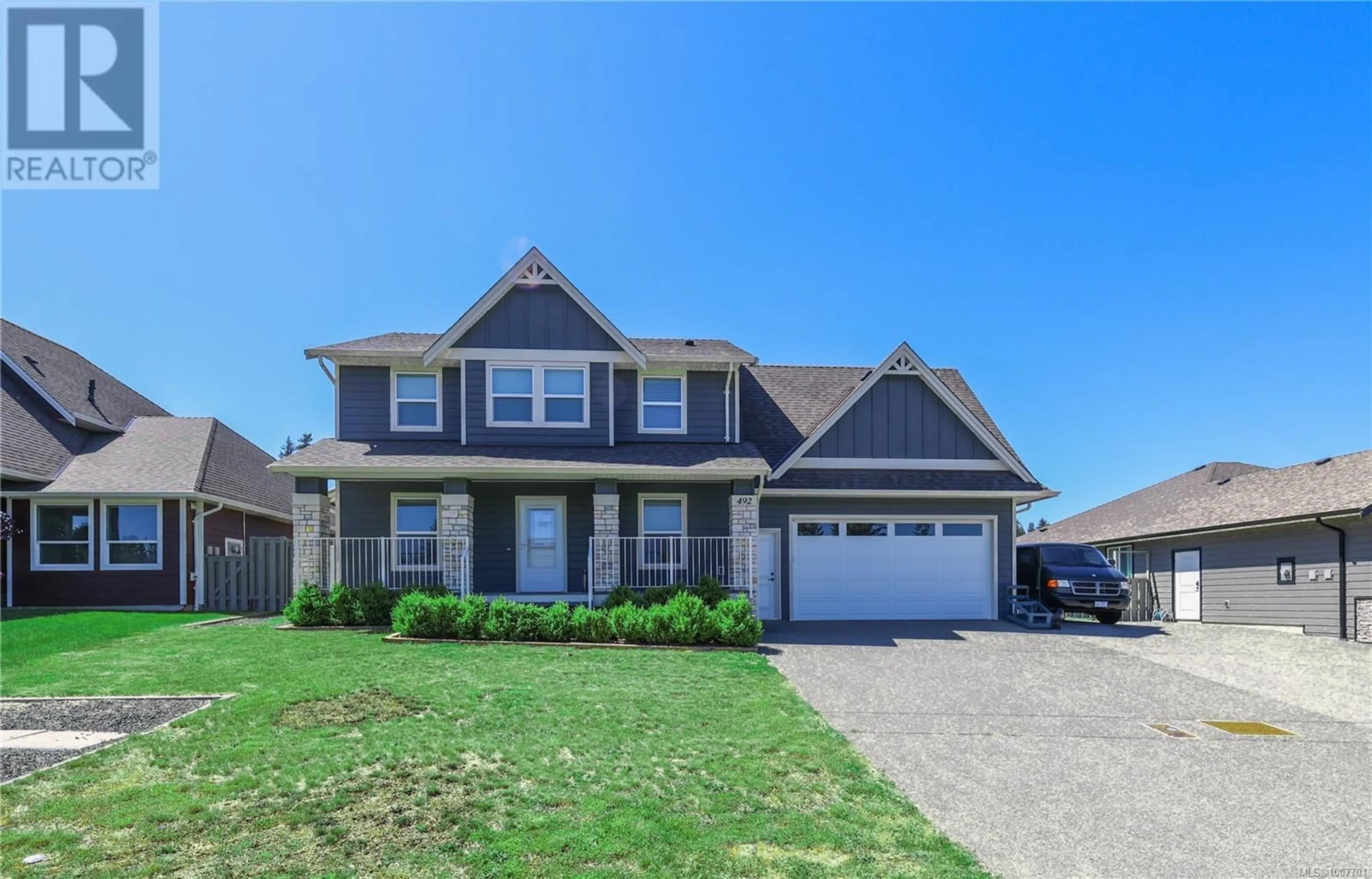 Home with vinyl exterior material, street for 492 PARK FOREST DRIVE, Campbell River British Columbia V9W0E3