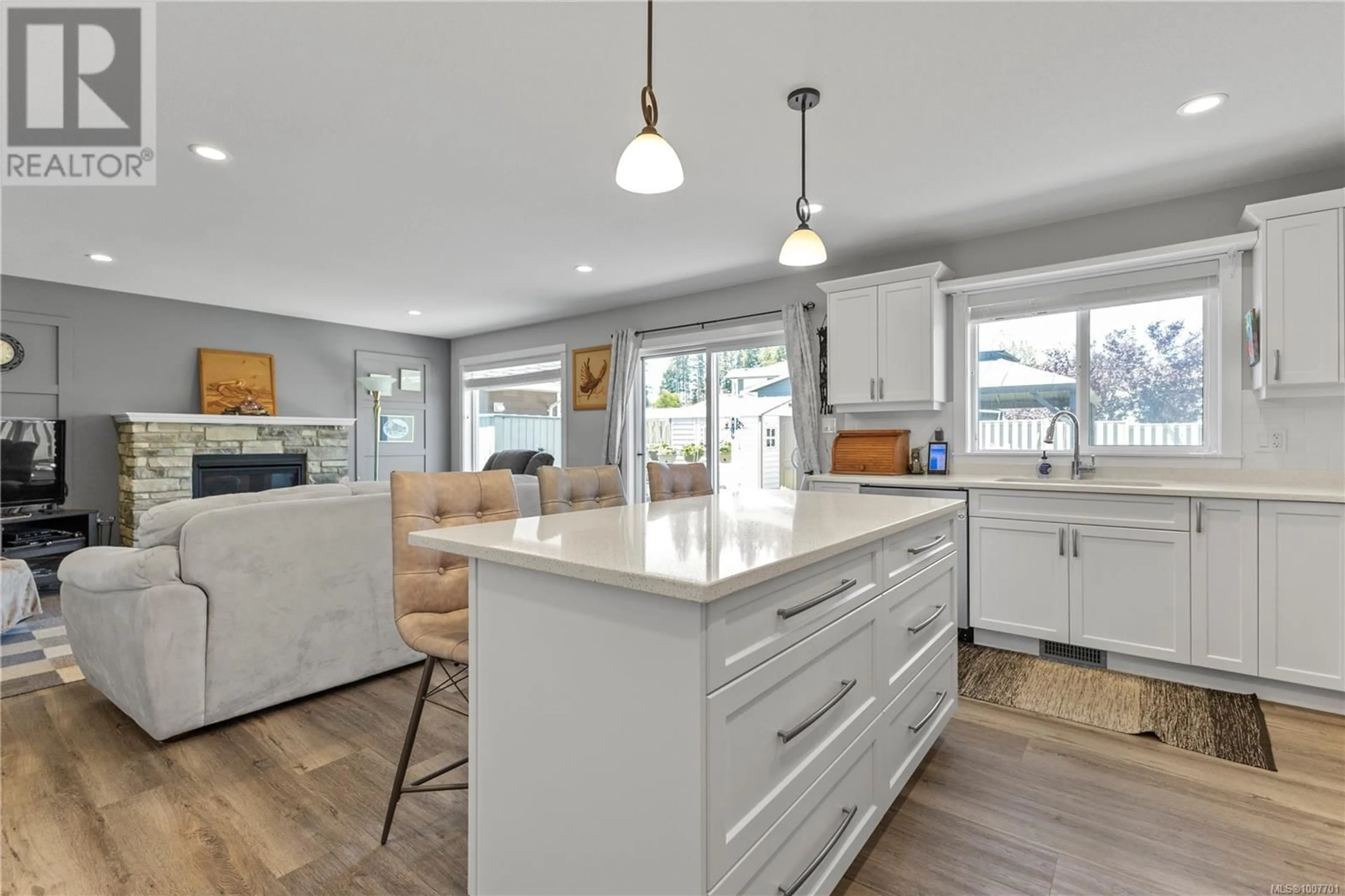 Open concept kitchen, unknown for 492 PARK FOREST DRIVE, Campbell River British Columbia V9W0E3