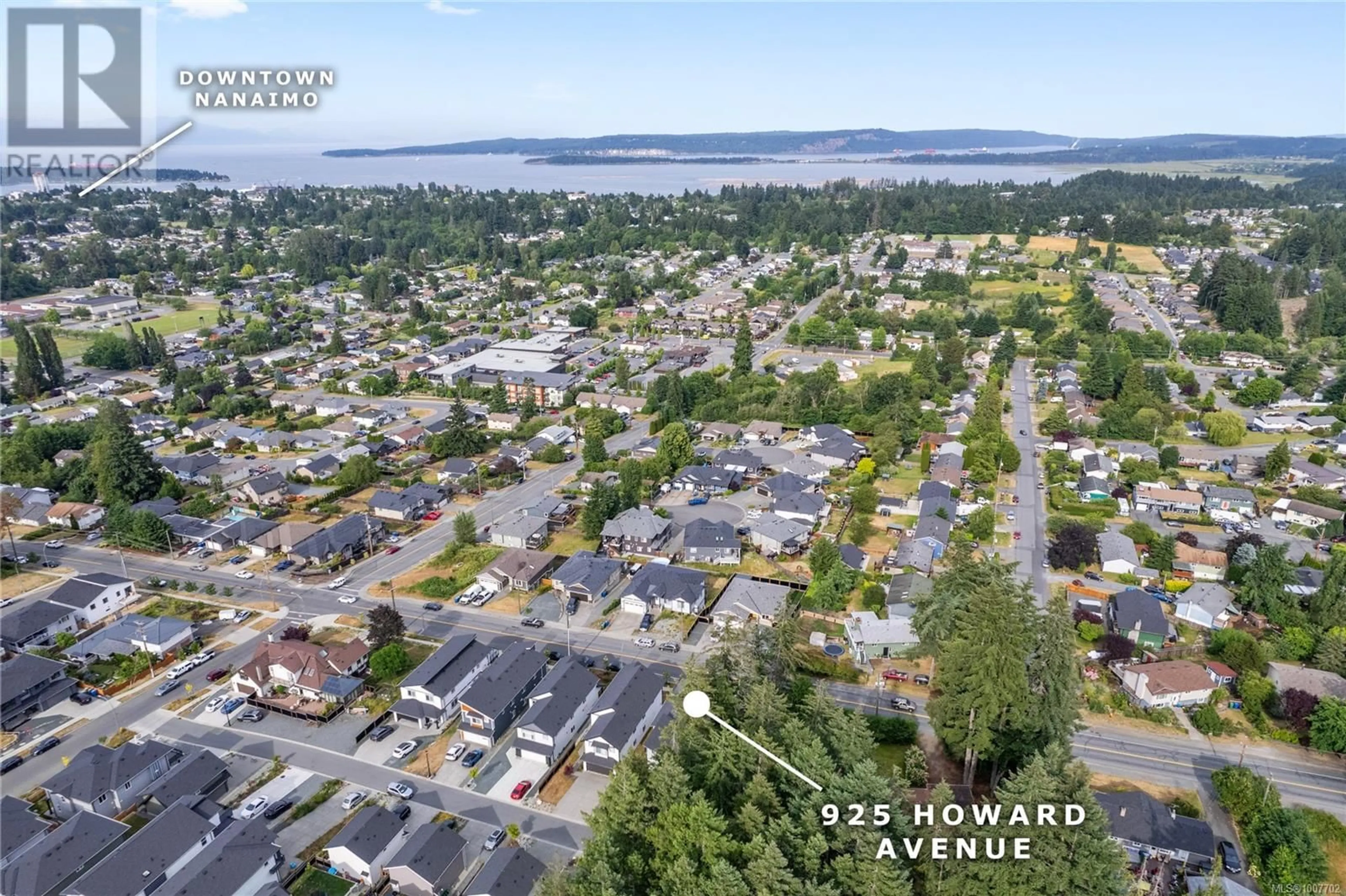 A pic from outside/outdoor area/front of a property/back of a property/a pic from drone, unknown for 925 HOWARD AVENUE, Nanaimo British Columbia V9R3T4